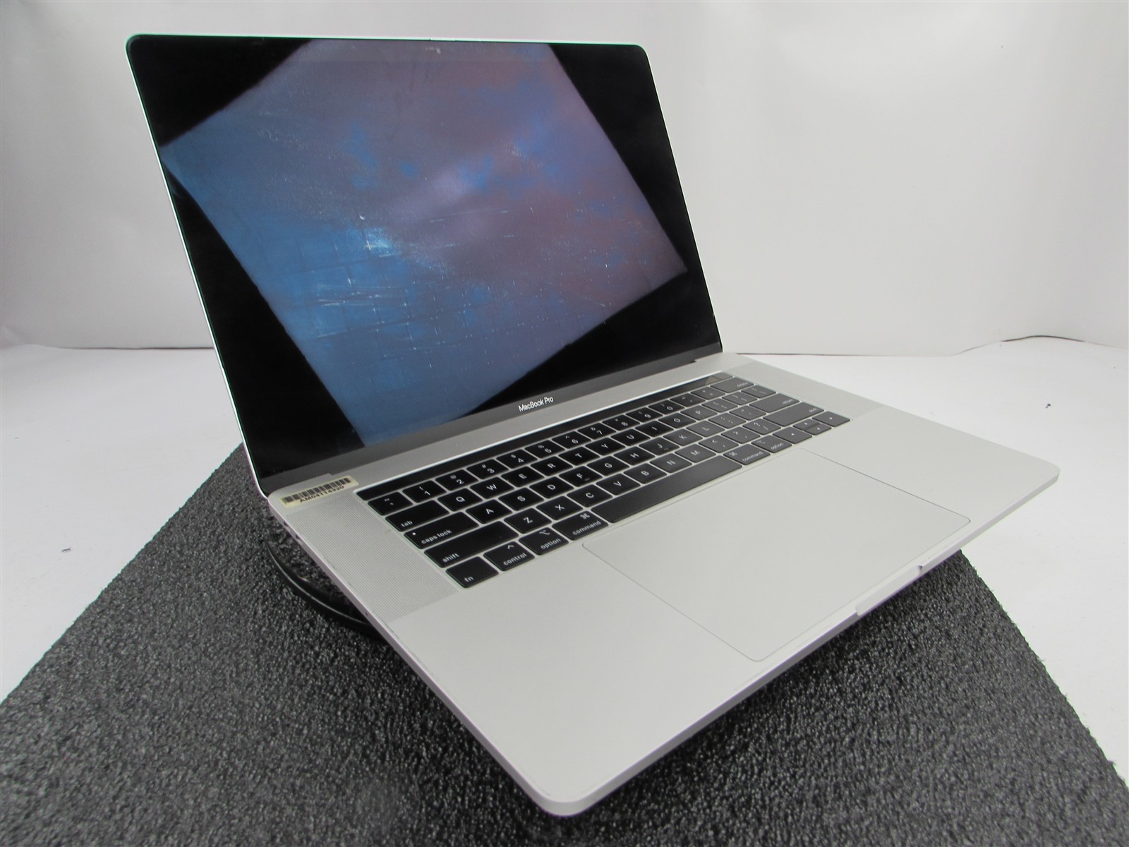 APPLE MACBOOK PRO A1990 3072X1920 I9-9980Hk 1TB SSD 32GB RAM AMD GPU NO O.S