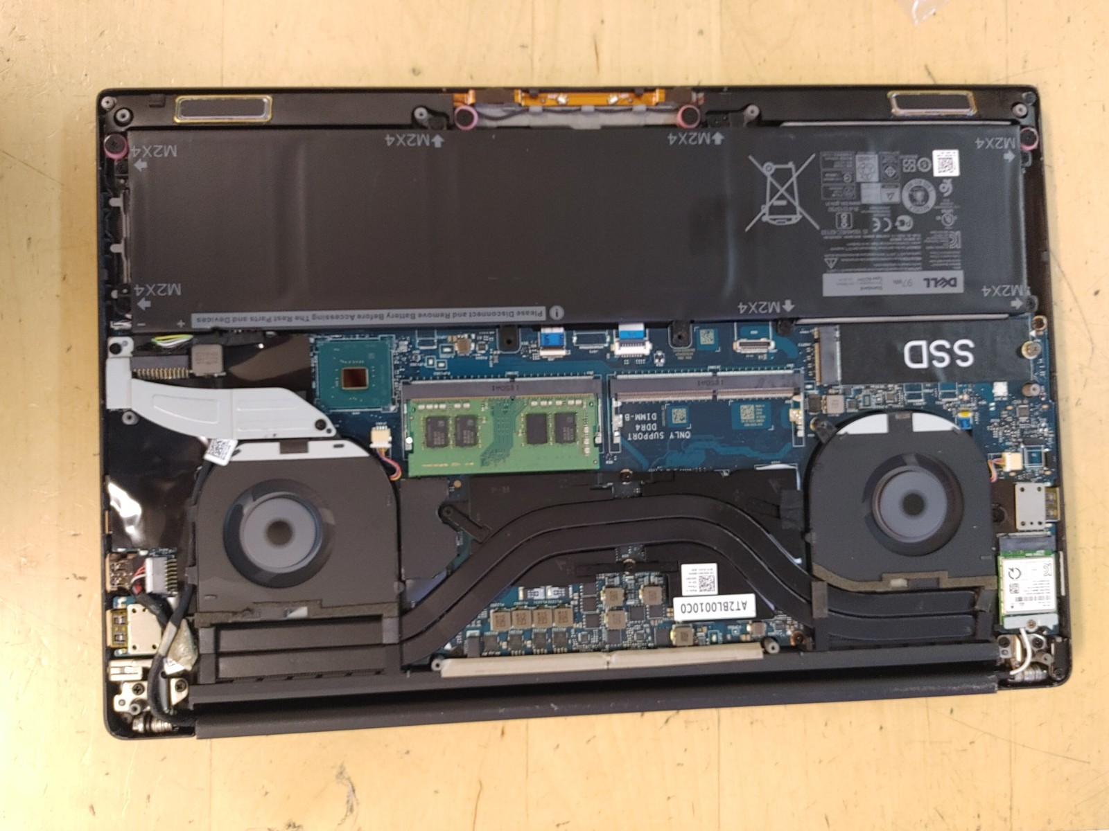 Dell XPS 9570 Core i7-8750H@2.20GHz, 8GB RAM , NO SSD , FOR PARTS/ REPAIR