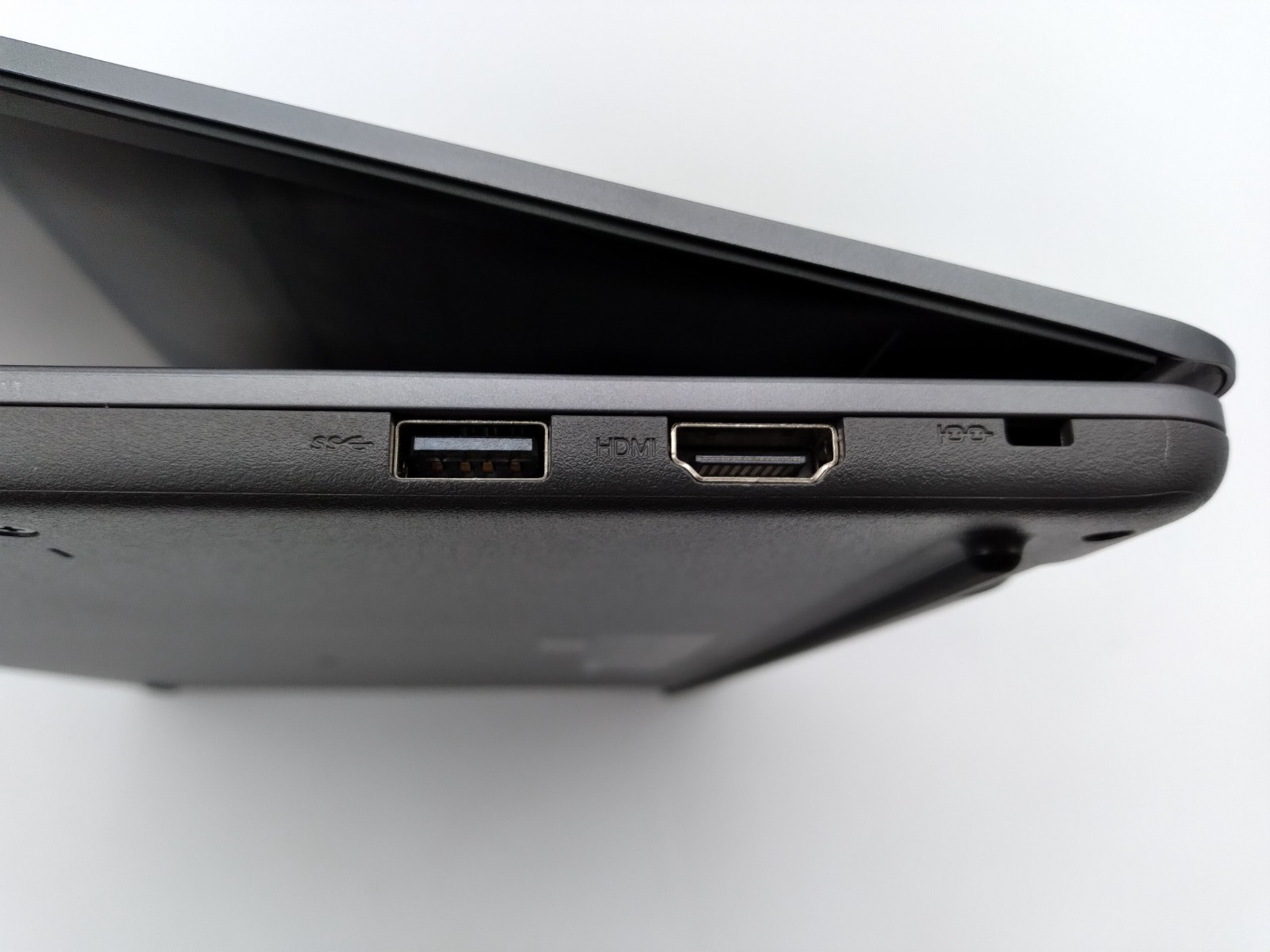 Lenovo 14e Chromebook Gen 2 14″ Touchscreen AMD 3015Ce, 4GB RAM, 32GB EMMC