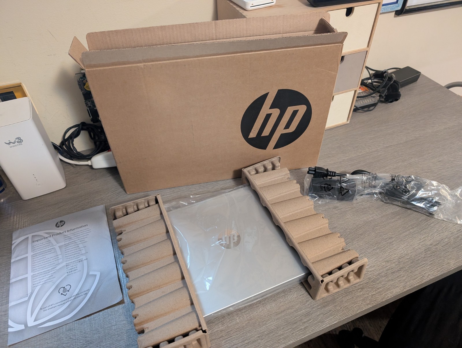 HP ProBook 4 G1i ULTRA 5 16GB 512GB WUXGA WARRANTY 3 YEARS WIN 11 PRO COPILOT PC