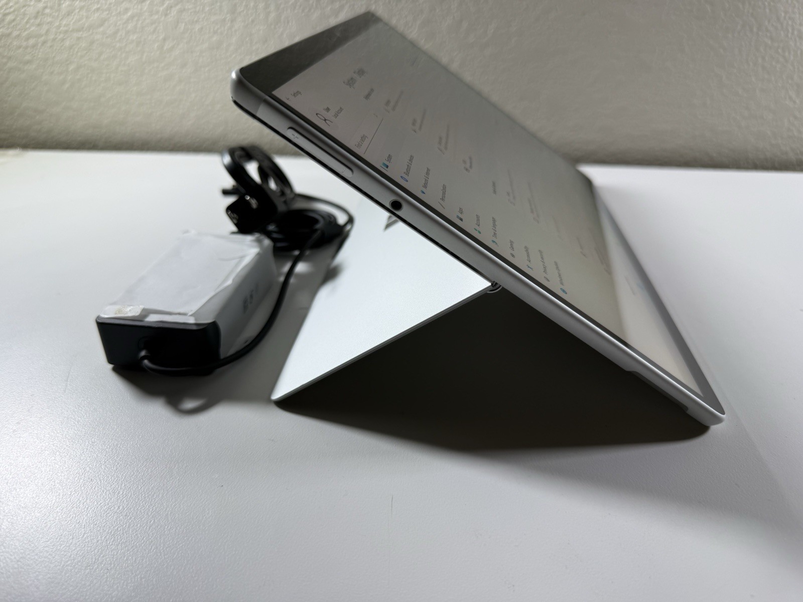 Microsoft Surface Pro 8 (1982) i5-1145G7 – 16GB RAM – 256GB 120Hz – Win 11 Pro