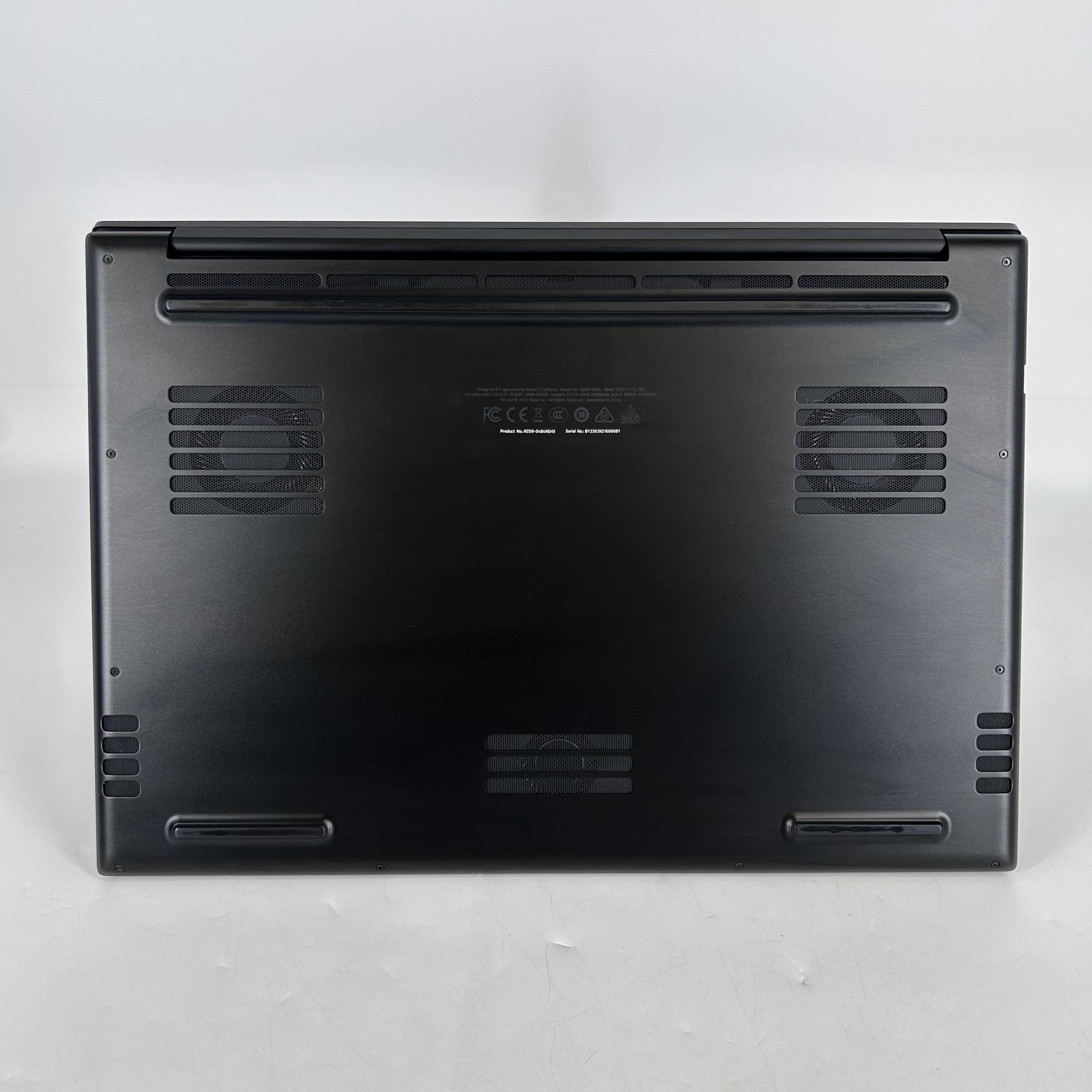 Razer Blade 18 240Hz QHD+ 2.2 GHz i9-13950HX 16GB 1TB SSD RTX 4060 Very Good