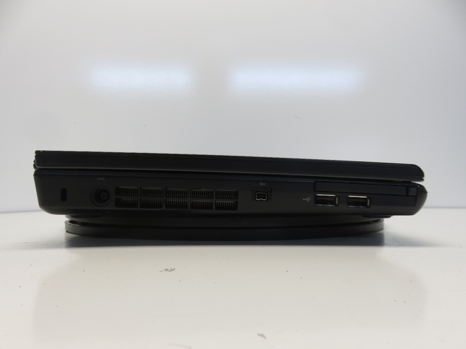 Dell Vostro 1400 Intel Core 2 Duo 06FD 1.6GHz 1 GB NO HDD No Batt