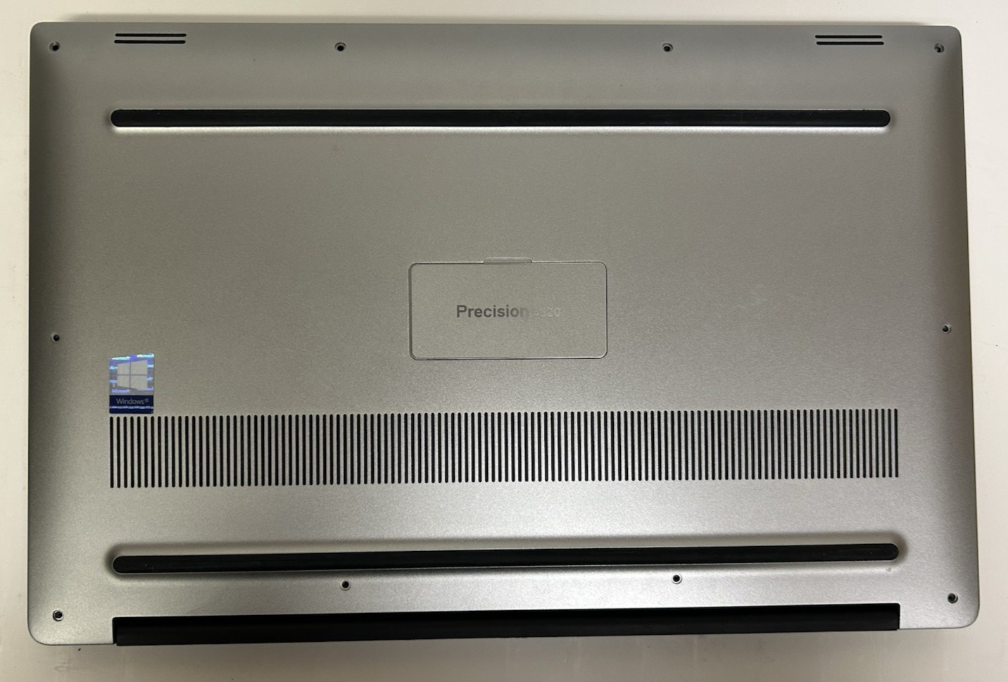 Dell Precision 5520 Xeon E3-1505M v6 15.6″ – NO RAM – NO SSD – 4GB GFX – READ!