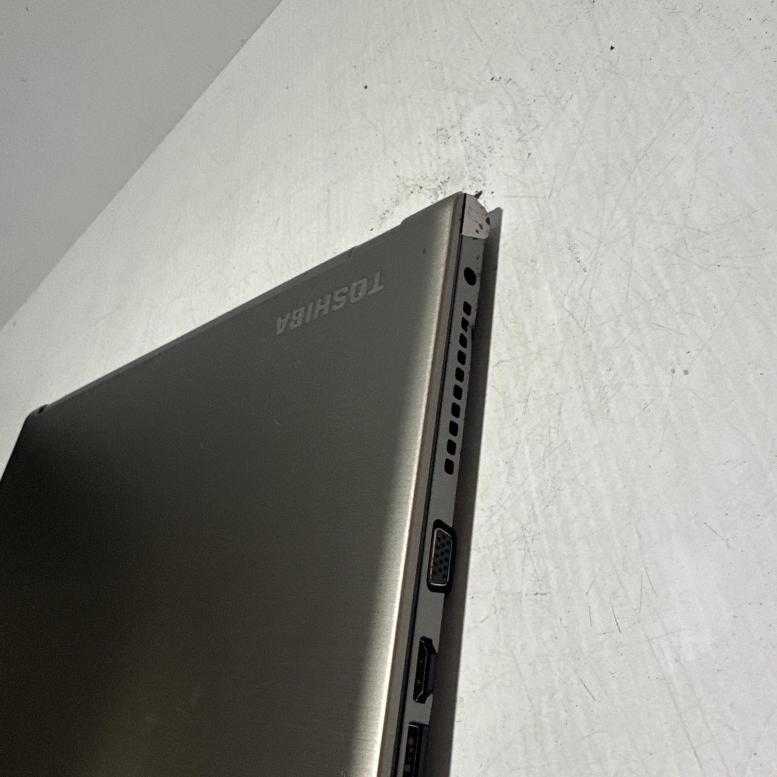 Toshiba Tecra Z50-C 15″ Laptop i7-6600u 4gb Ram No Drives Boots Bios