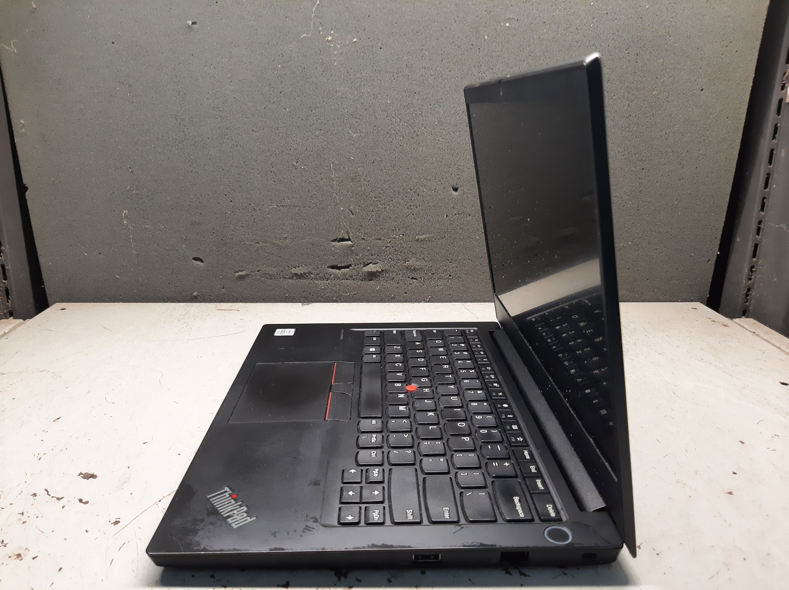 Lenovo ThinkPad E14 14″ i5-10210u 8GB RAM No SSD No OS