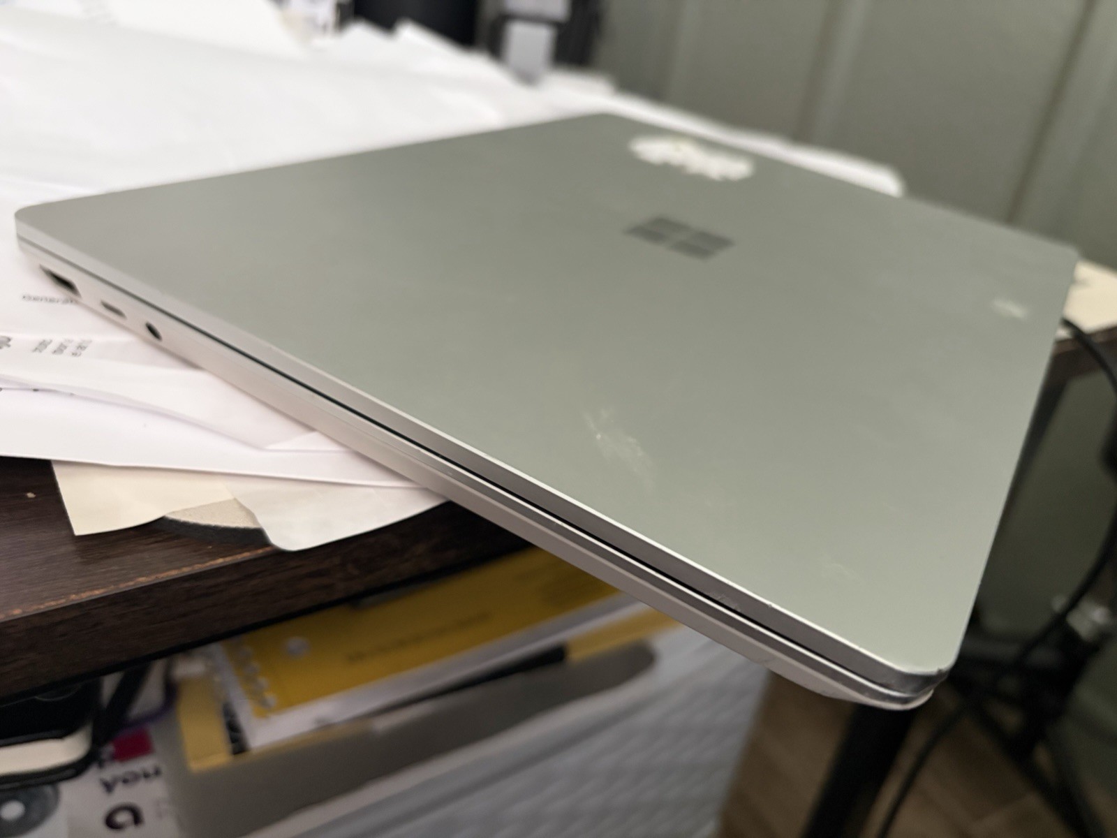 Microsoft Surface Laptop 12.4″ i5-1035G1 1.0GHz 8GB RAM 100GB SSD