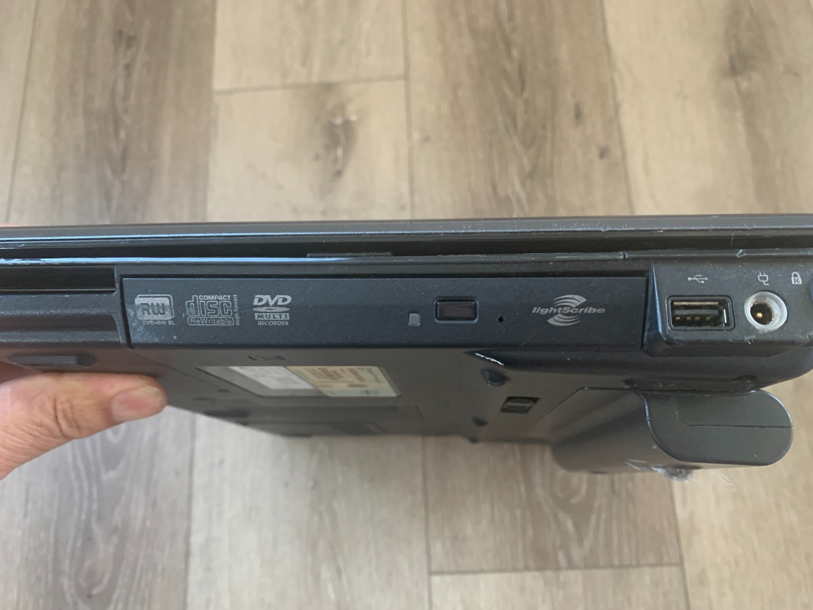 Compaq Presario V6000 15.4″ Intel Core Duo T2450 2.00Ghz 2GB RAM 120GB HDD Win 7