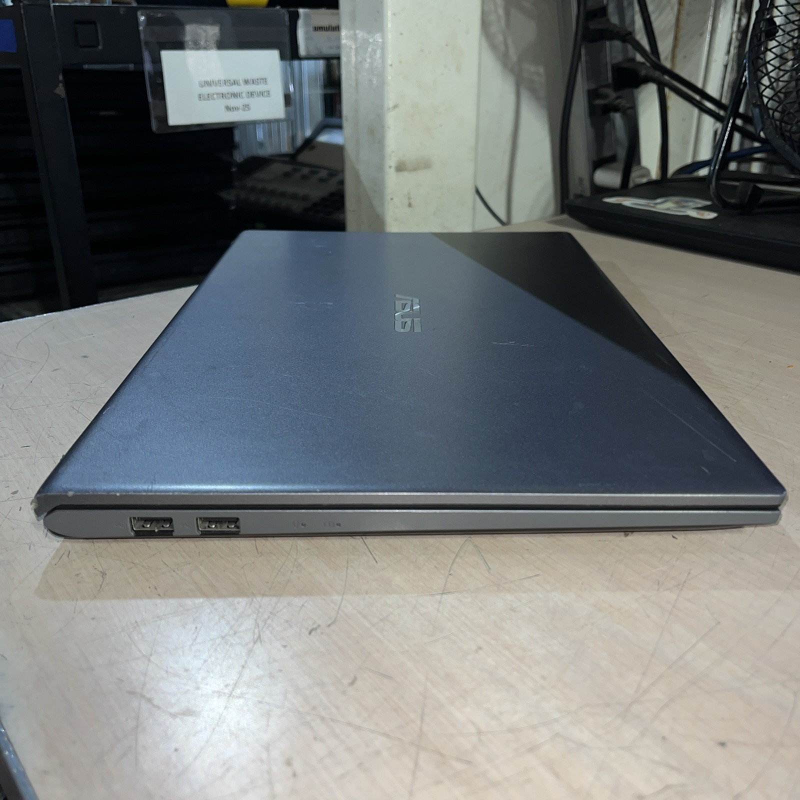 ASUS VIVOBOOK F512D AMD RYZEN 8GB RAM NO HD