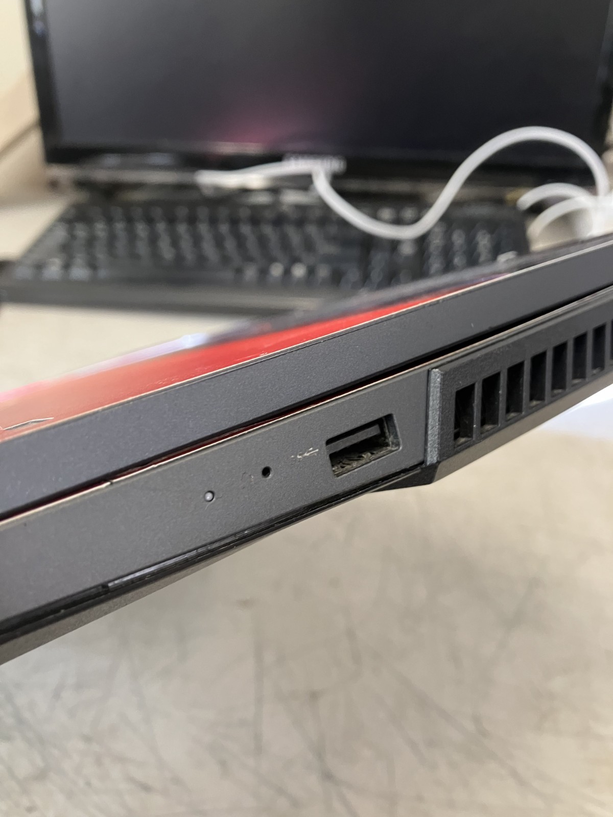 Lenovo Legion 5 Gaming Laptop GTX 1650 Ryzen 5 4600H AS-IS FOR PARTS