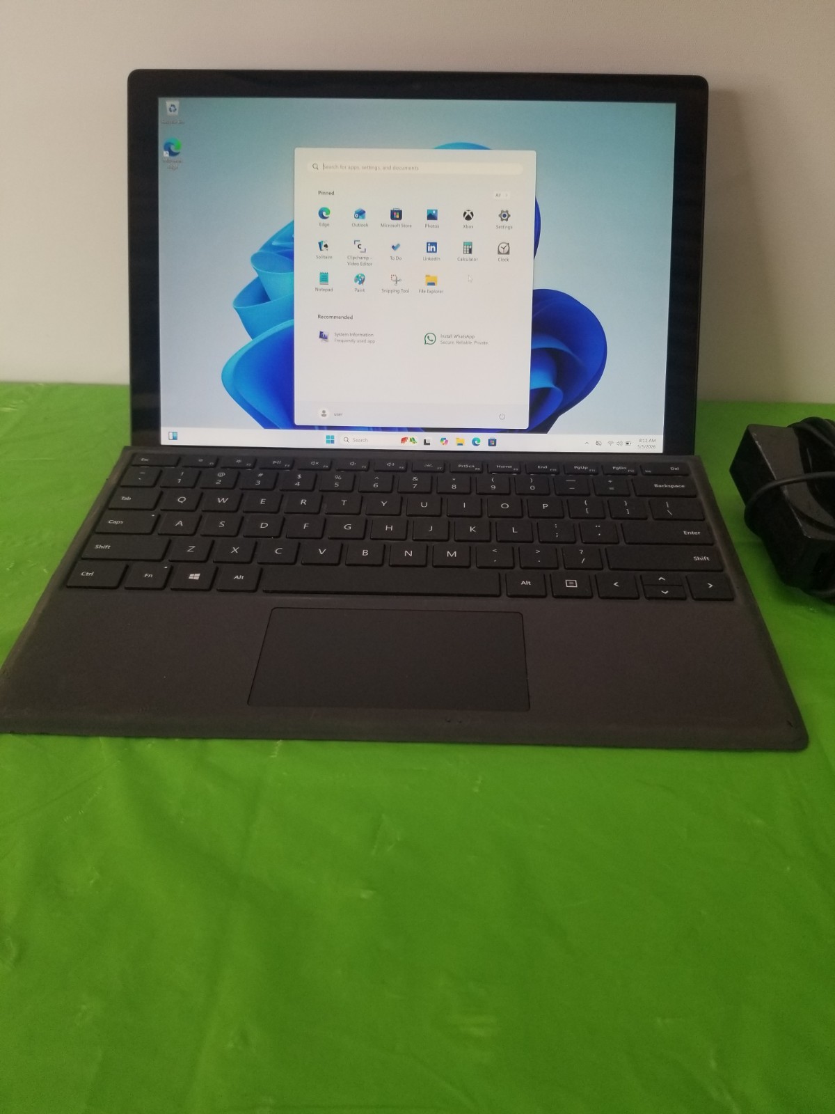 Microsoft Surface Pro 6 1796 i7-8650U 1.9GHz 256GB SSD 8GB DDR3 Black GOOD