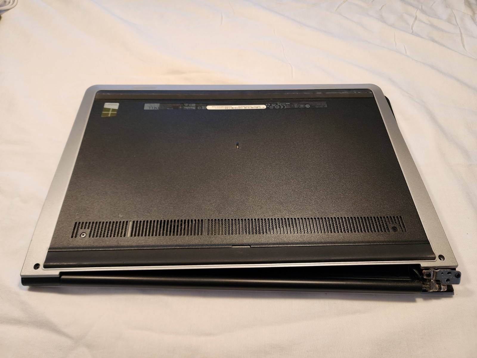 Dell Inspiron 15 5547 15.6″ i5-4210U 8GB RAM 1TB HDD – WORKS – NEEDS HINGE