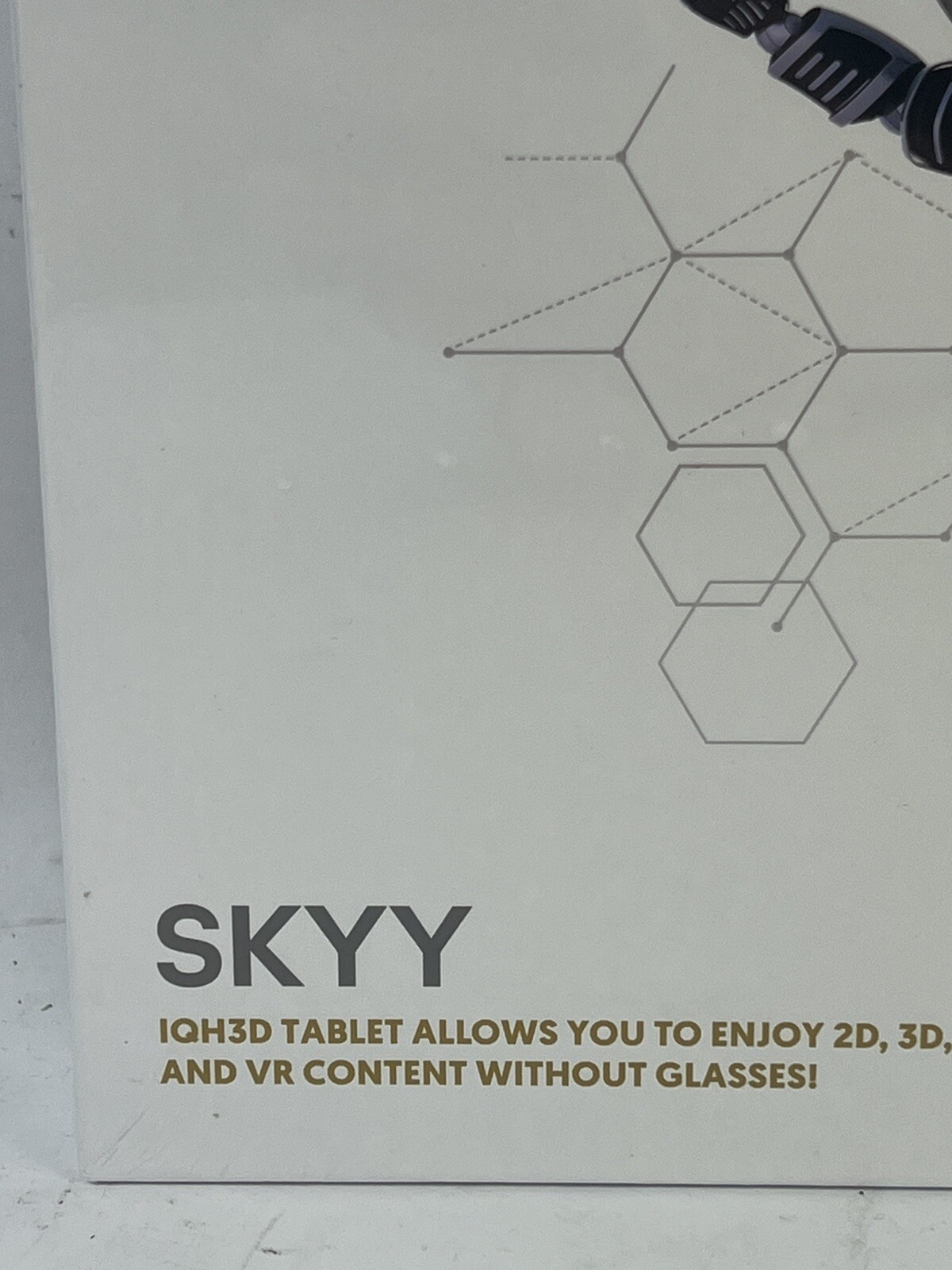 IQH3D Skyy Tablet 128GB Storage Gold Color Android 8.0 No Glasses 3D New Sealed