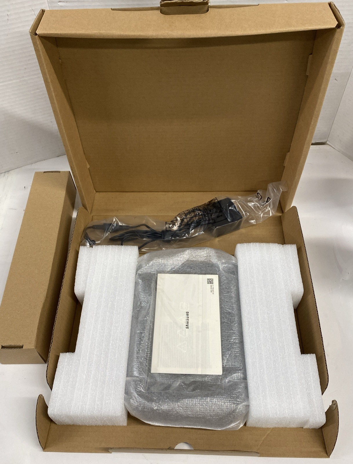 Samsung Chromebook XE501C13 – Intel Celeron 3060 2GB RAM 16GB SSD – OEM Charger