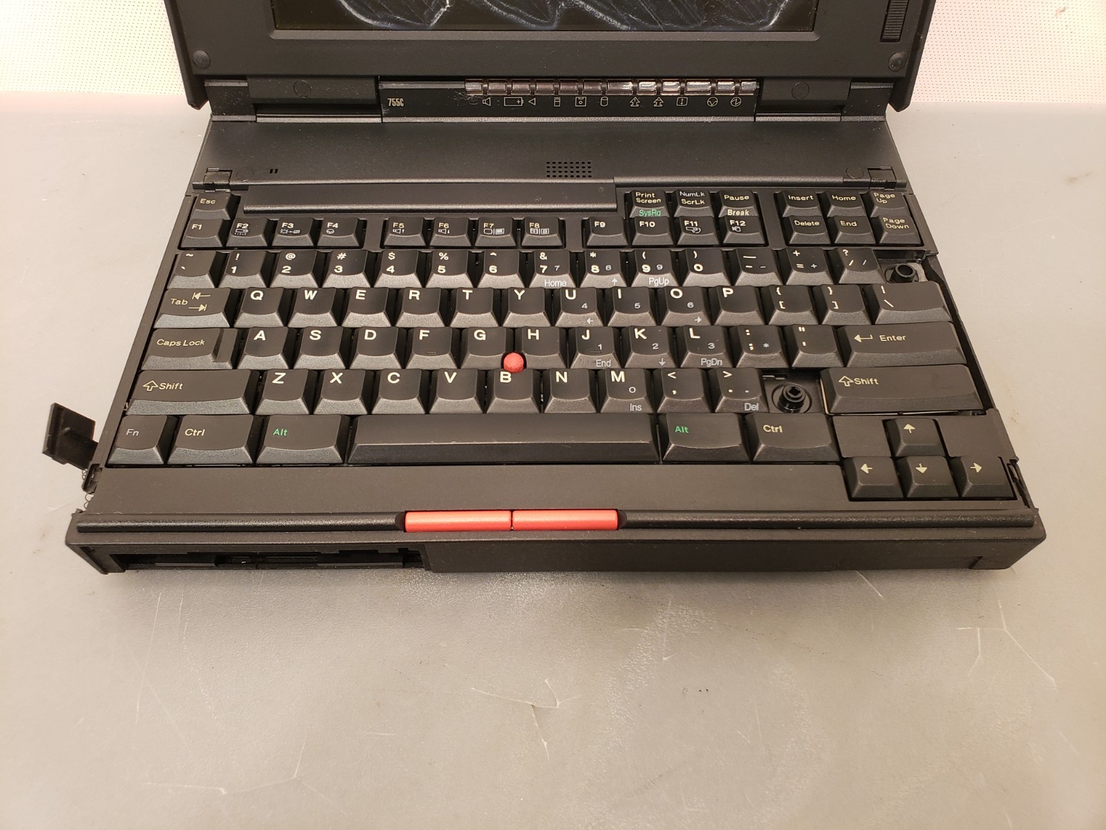 Vintage IBM Thinkpad 755C Intel 486-DX4 Laptop 9545-LOG for Project or Parts