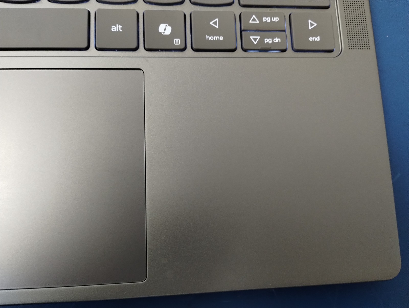 Lenovo Slim 7 14ILL10, Intel Core Ultra 7, 2.20 GHz, 32 GB RAM, 1 TB NVMe SSD