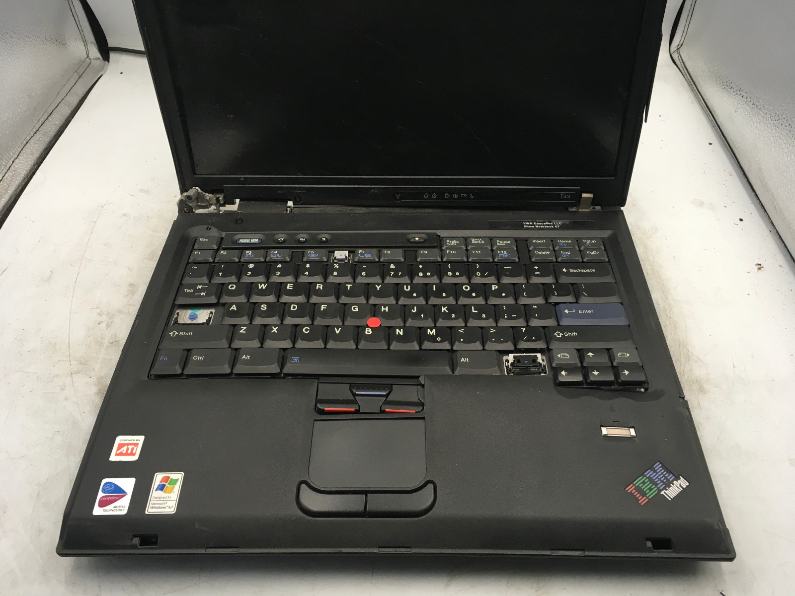 IBM THINKPAD T43 – FOR PARTS/REPAIR – INTEL CENTRINO – NO RAM – DAMAGED -READ-BB