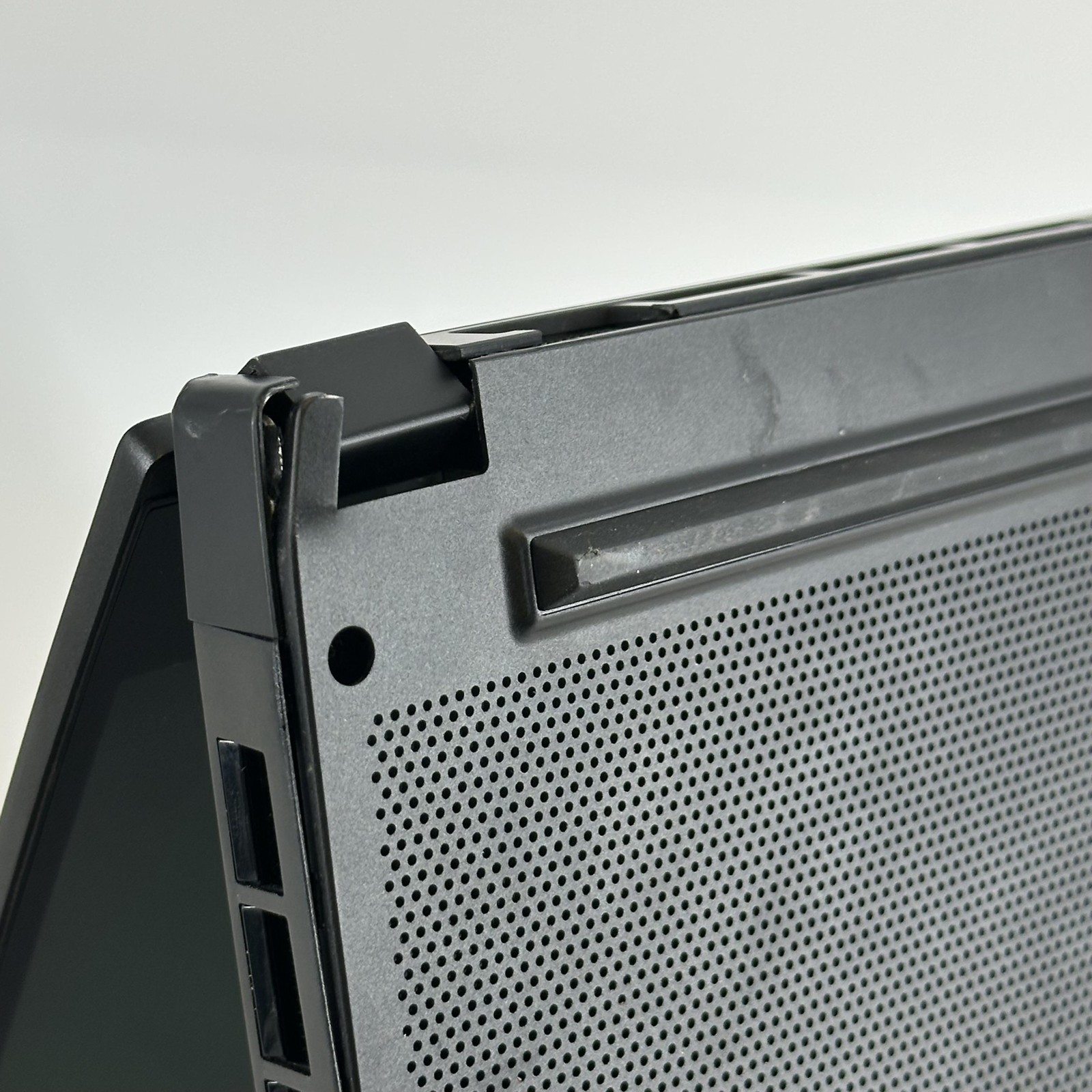MSI Creator 15 Black i7-11800H 2.30GHz 16GB 512GB SSD NVIDIA RTX 3060 BENT FRAME