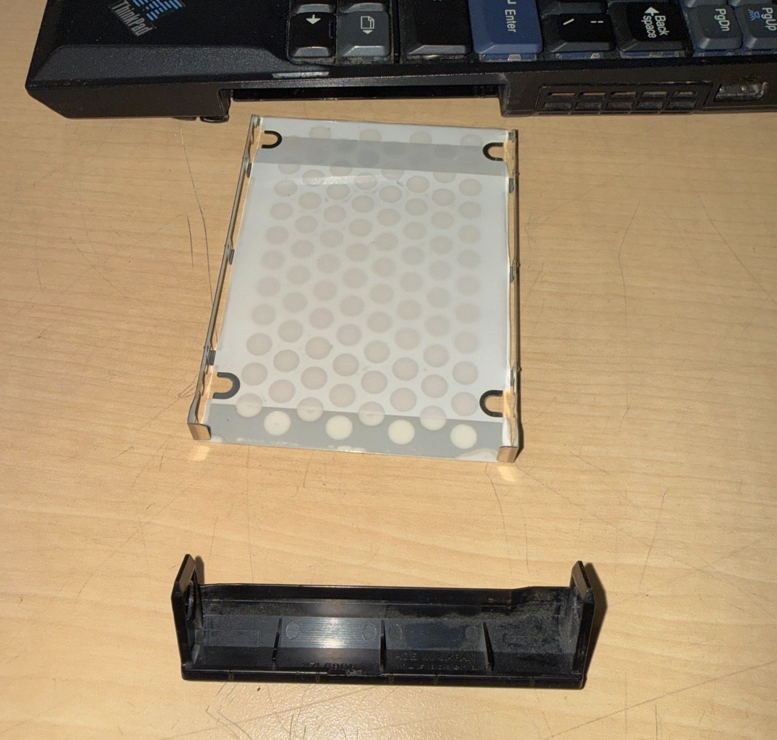 IBM ThinkPad T30 Type 2672 Laptop with Docking Station and Power Adapter KL