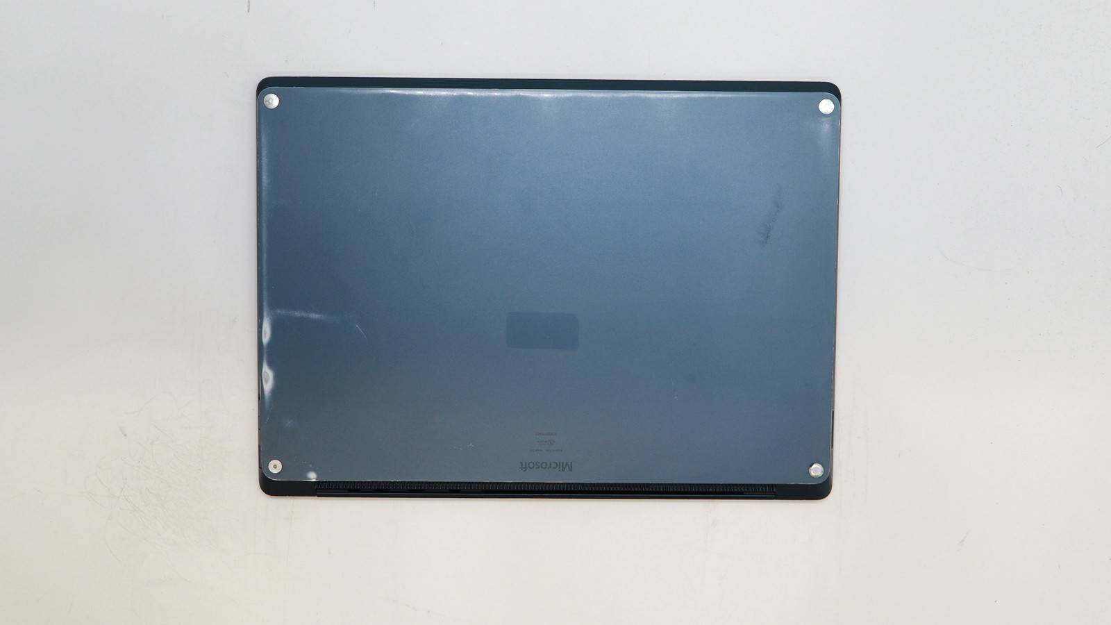Microsoft Surface Laptop 14″ i7-7660u 16GB 512GB – Fair READ DESC