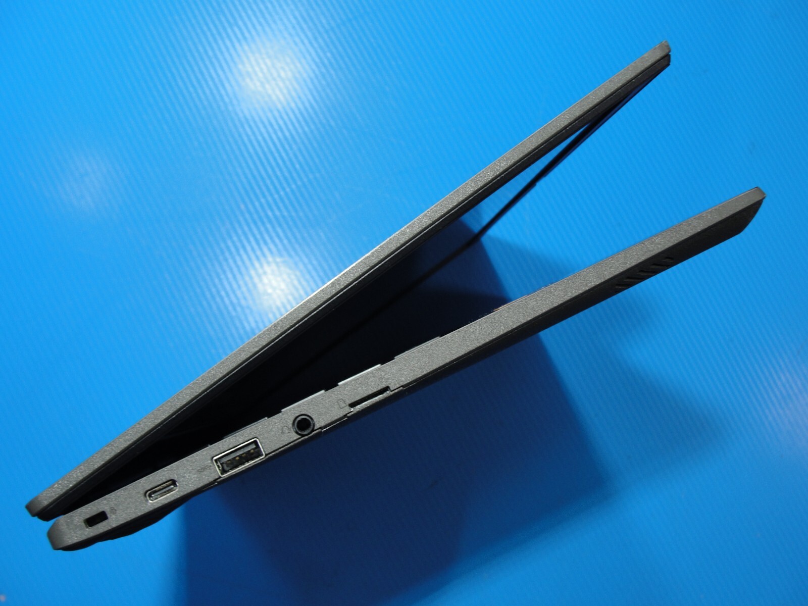 Asus Chromebook CM1402CM2A-DS44 14″ MTK 520 2GHz 4GB 64GB Charger PWR battery