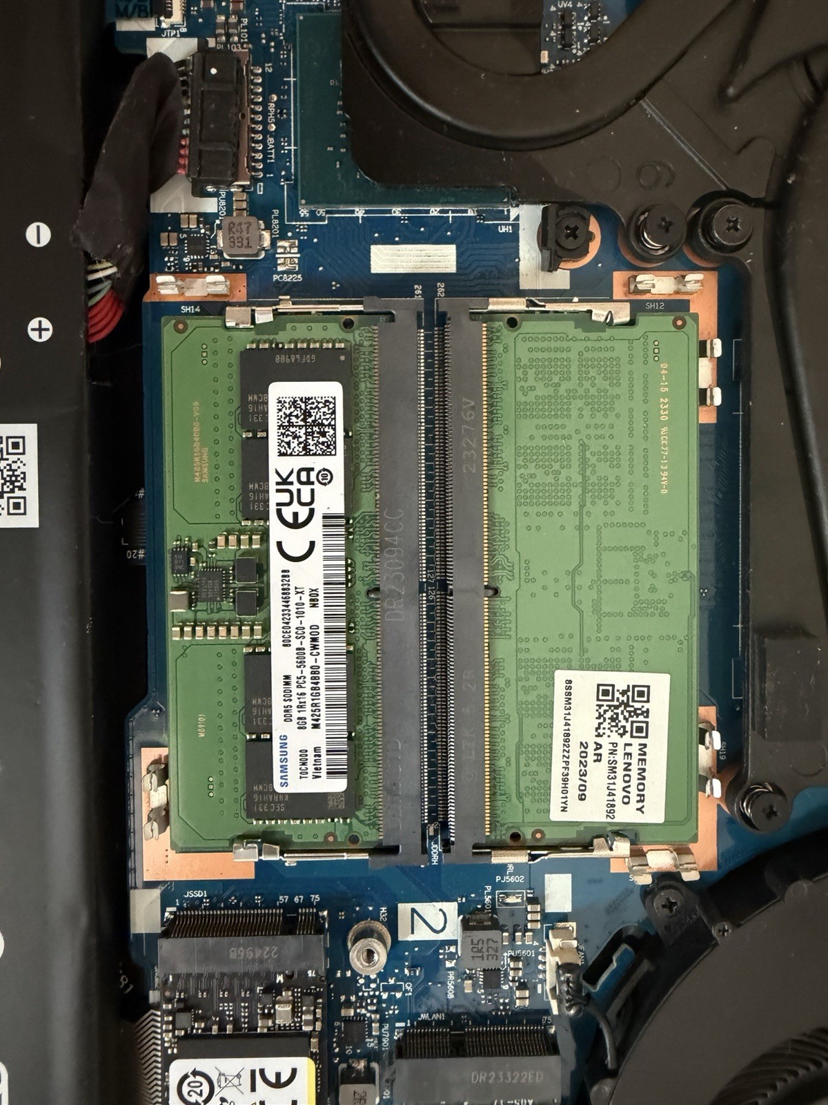Lenovo Legion Pro 5 16IRX8 4060 16gb Ram Intel I7 13th Gen 1.5TB SSD