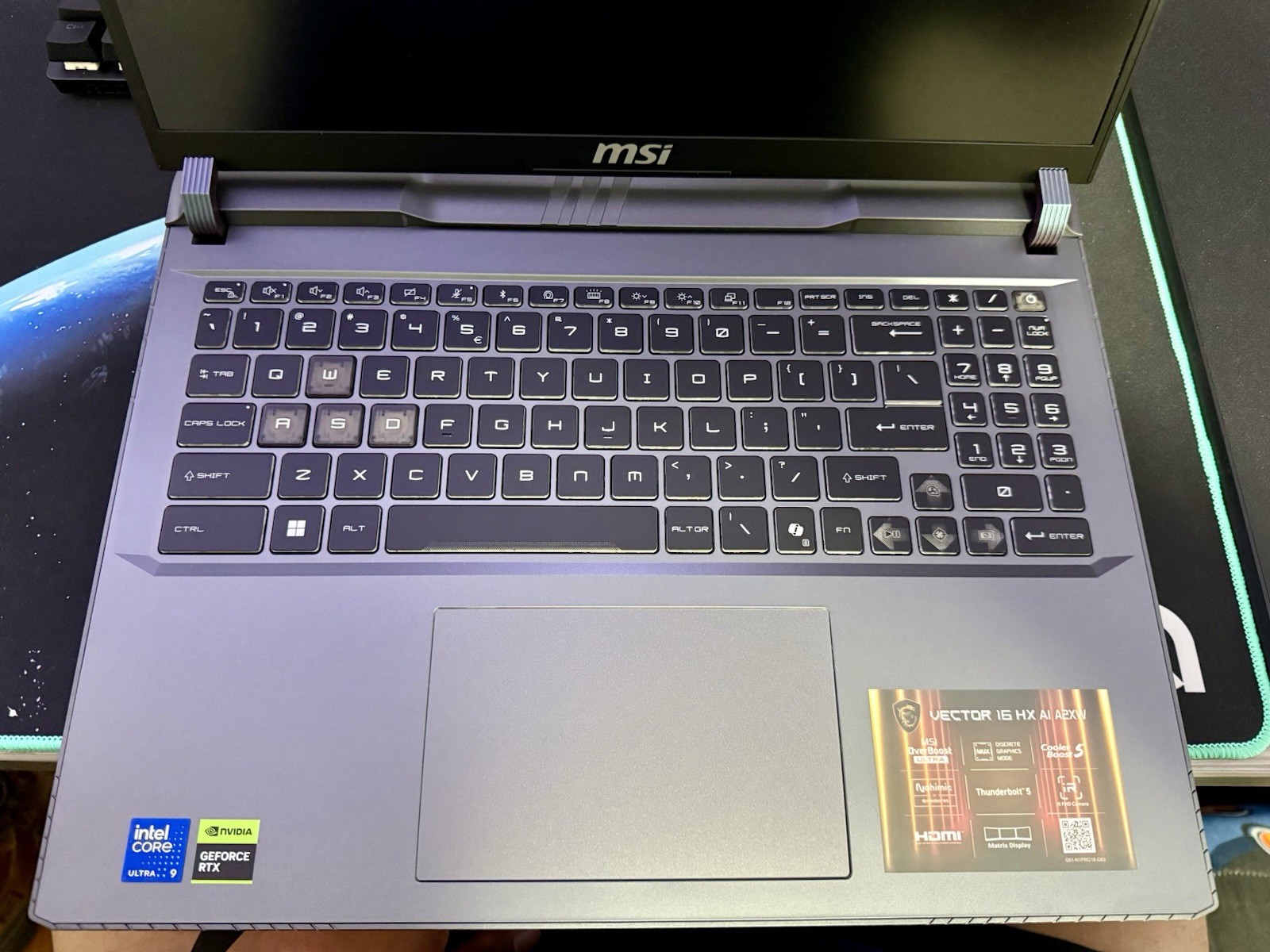 MSI Vector 16 HX – 16″ QHD+ 240Hz, Ultra 9 275HX, RTX 5080, 32GB RAM, 3TB SSD