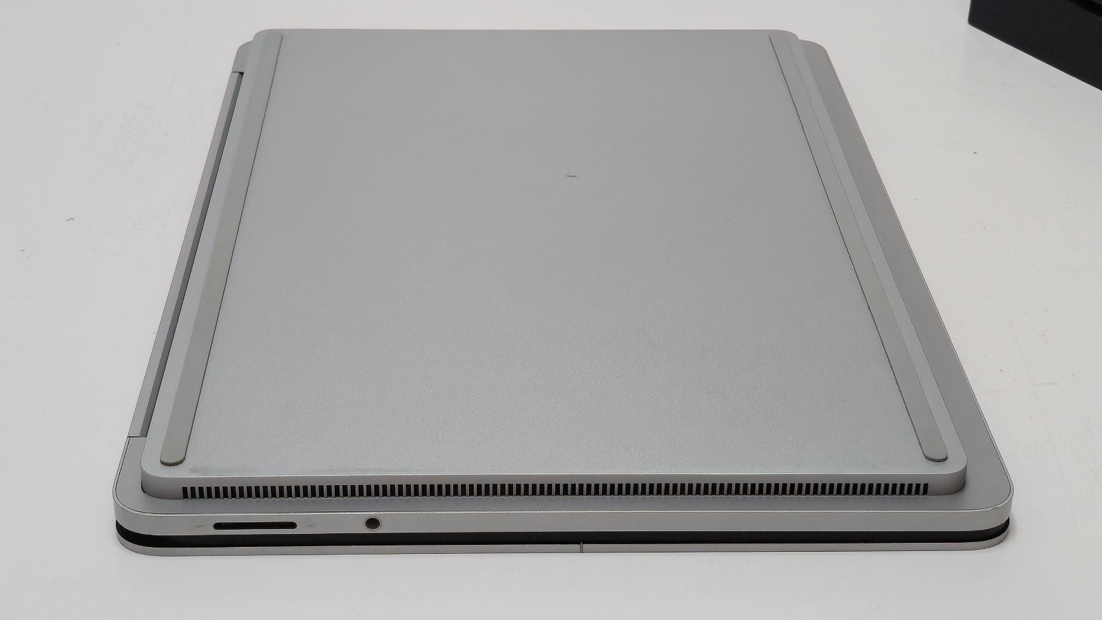 Surface Laptop Studio 1964 Core i7-11370H 32GB RAM 1TB SSD 14.4″ A2000 GPU 4 GB
