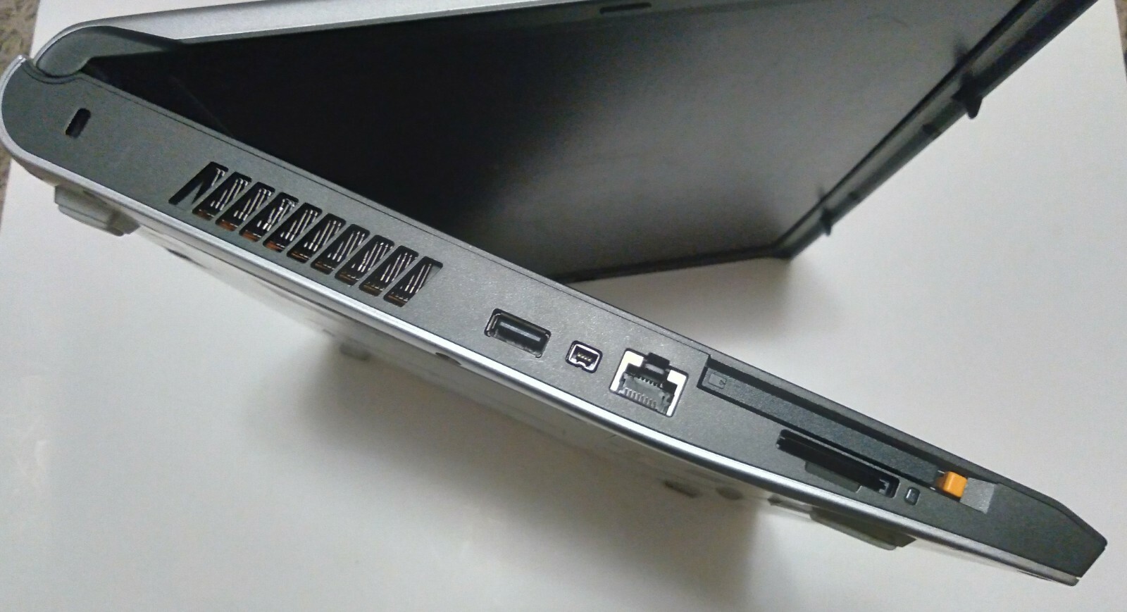 BROKEN – Lenovo 3000 C200 type 8922 Laptop (NO HDD) AND CHARGER
