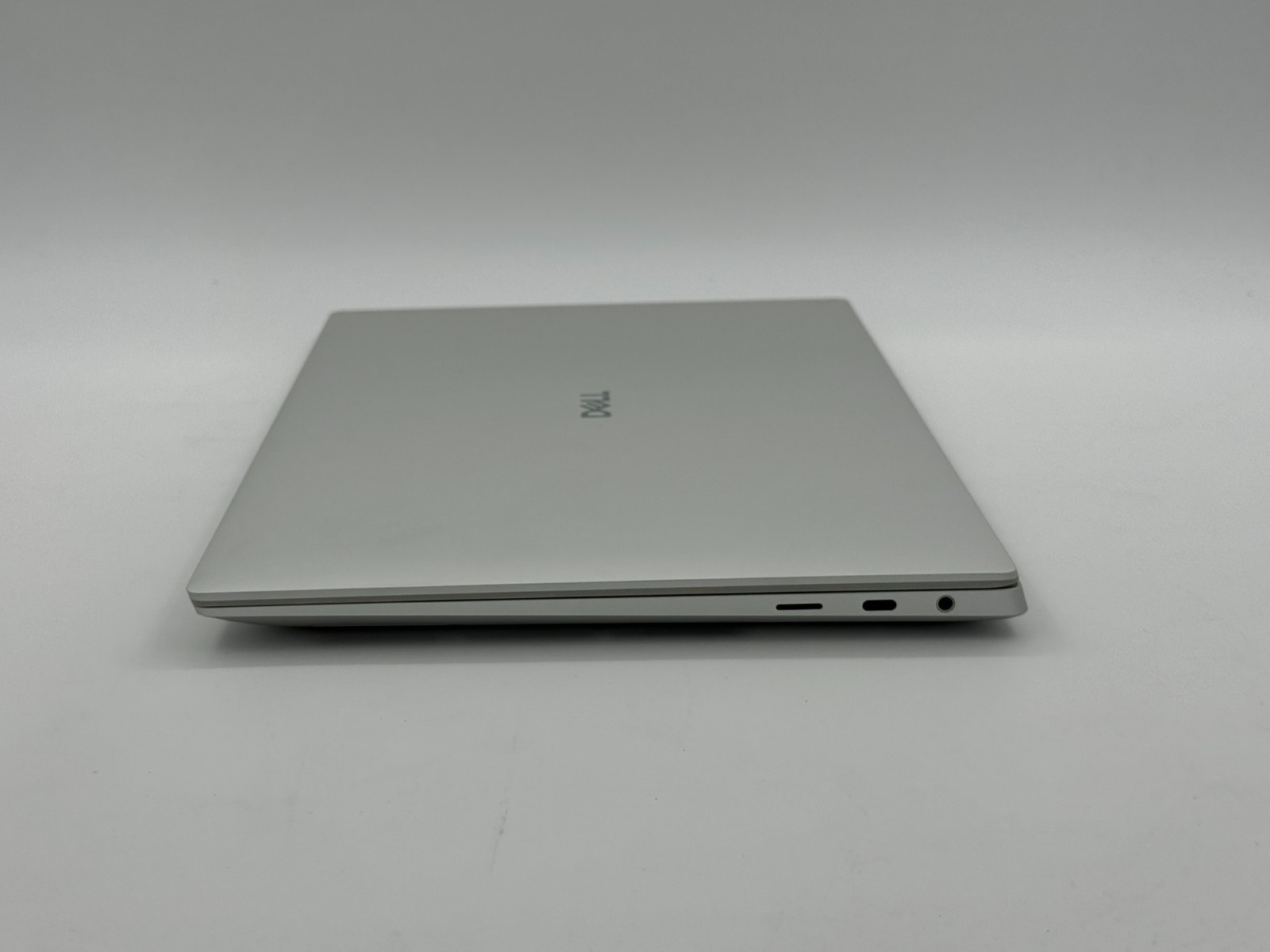 Dell Premium 14.5″ 3.2K OLED Touch Laptop Intel Ultra 7 255H 32GB 1TB SSD