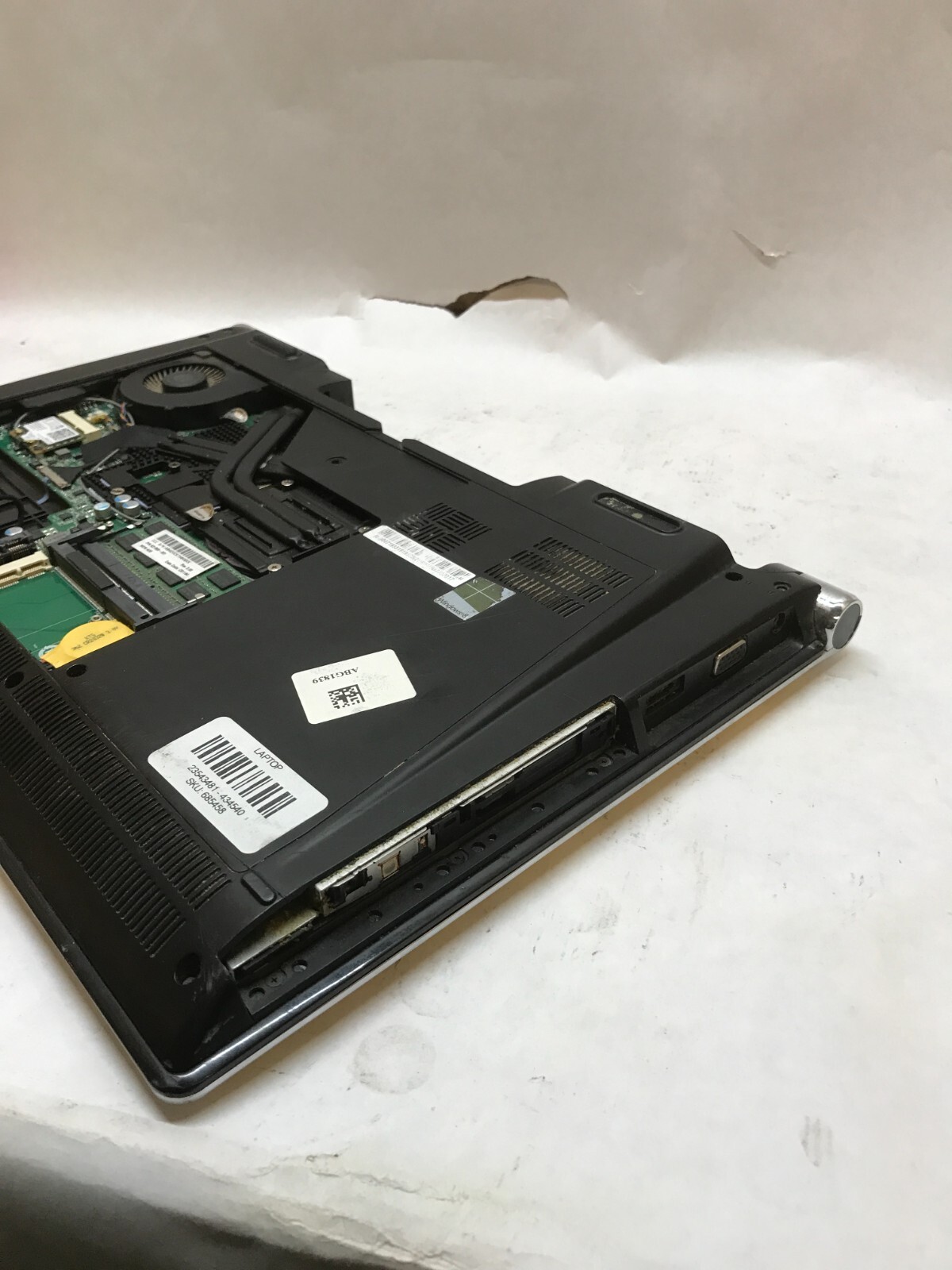 Gigabyte P25 15″ Intel Core i7-4700MQ 4GB RAM NO HDD/OS For Parts READ AS IS -DW