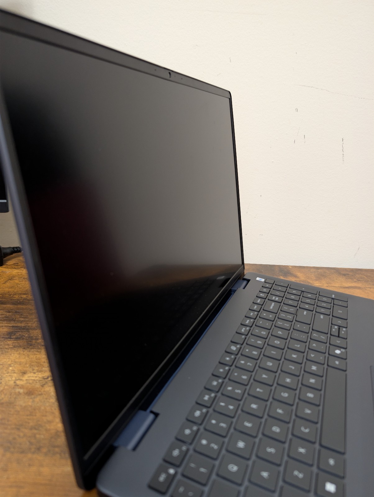 Dell Inspiron 16 5645 Ryzen 7 8840U 16GB DDR5 1TB SSD Very Good