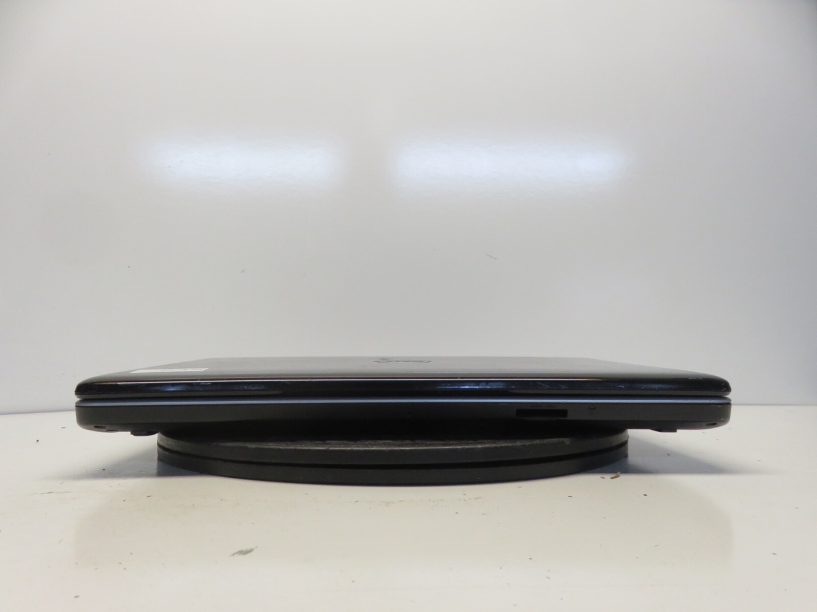 Dell Inspiron 1440 Intel Core 2 Duo T6600 2.2GHz 1 GB 500 GB WIN XP No Batt
