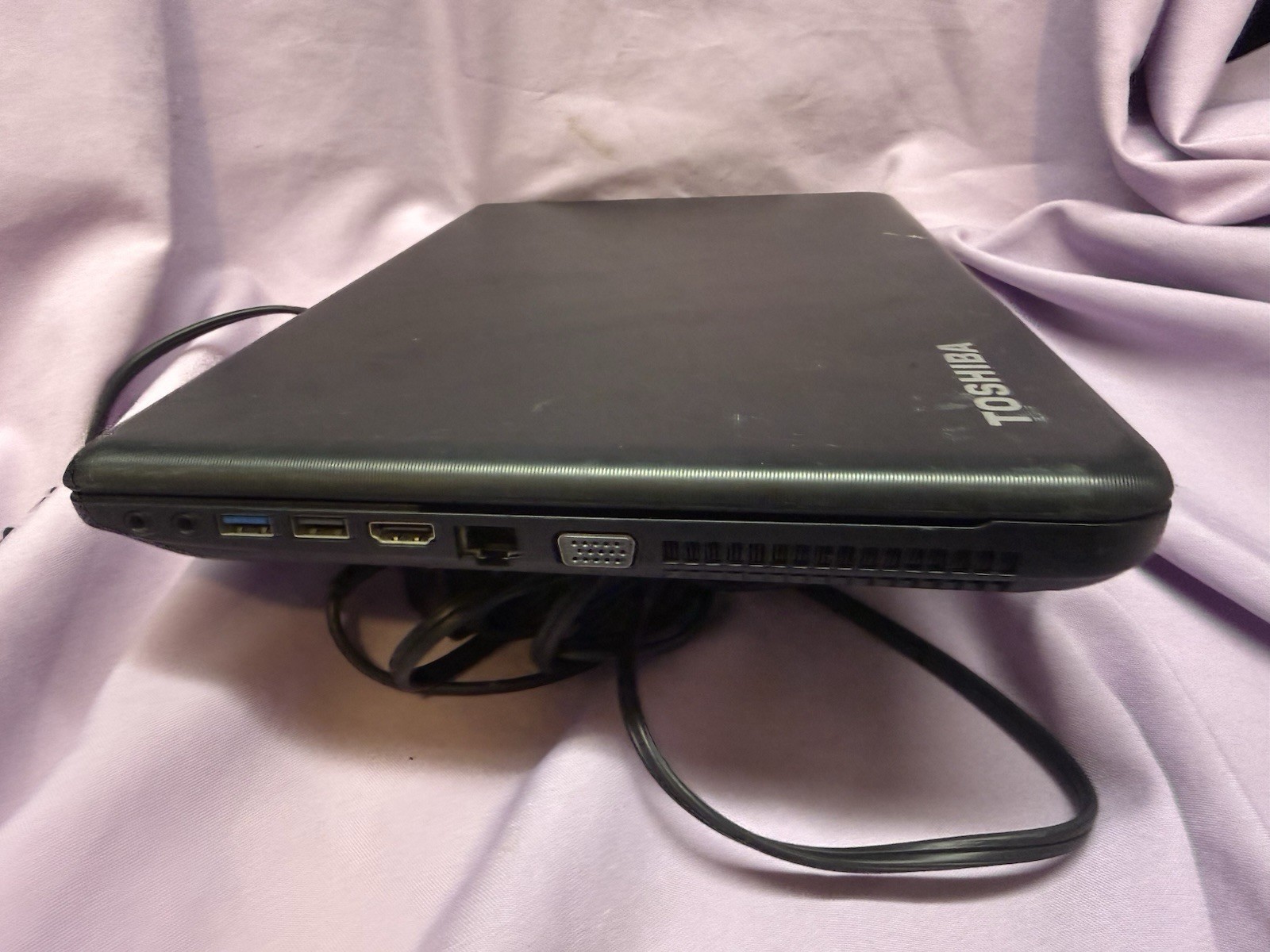 TOSHIBA 15.6″ Satellite C55-A5310 Laptop Windows 8.1 Core 13 For Parts or Repair