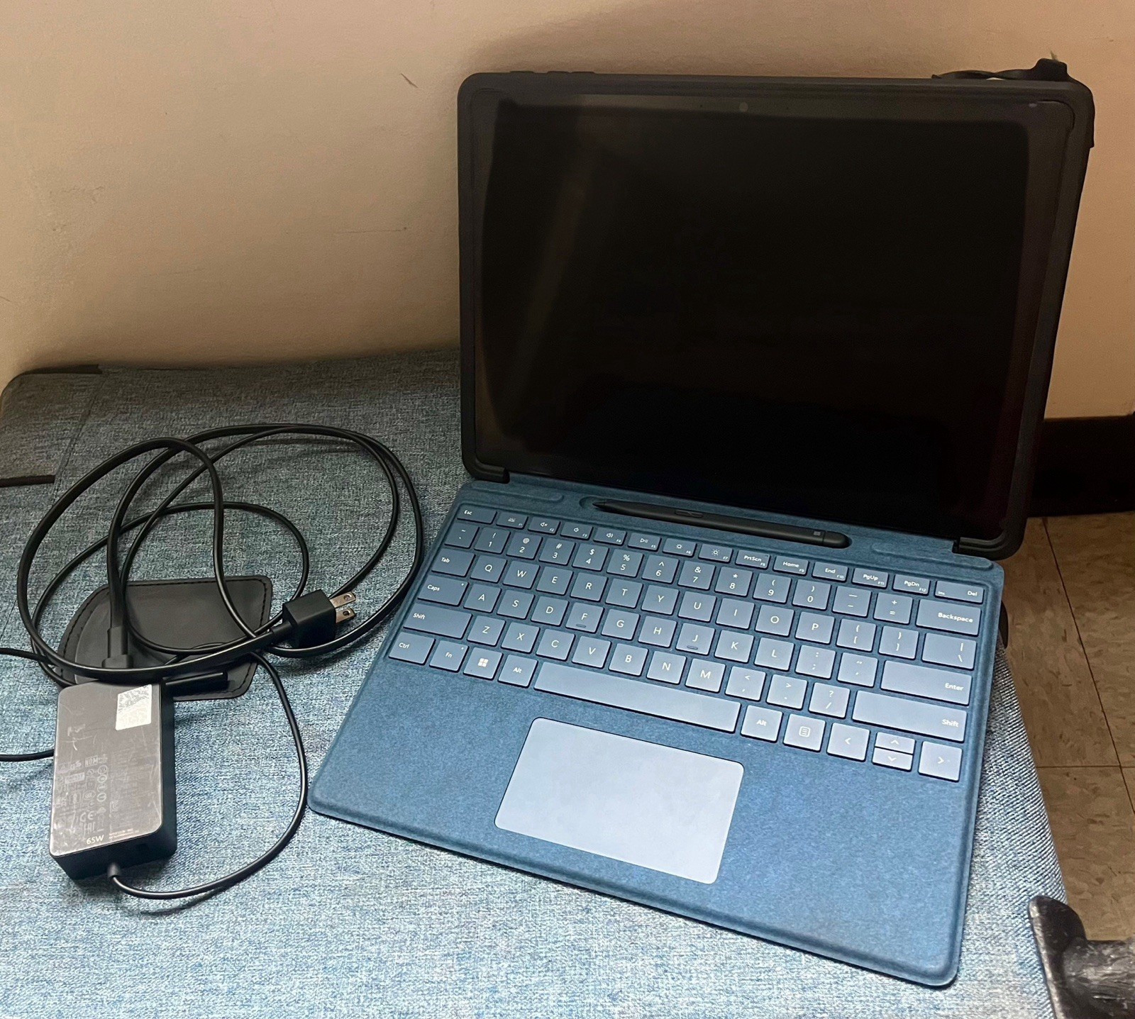 Surface Pro 9 – Graphite, 12th Gen Intel® Core™ i7, WiFi, 16GB RAM,512GB SSD