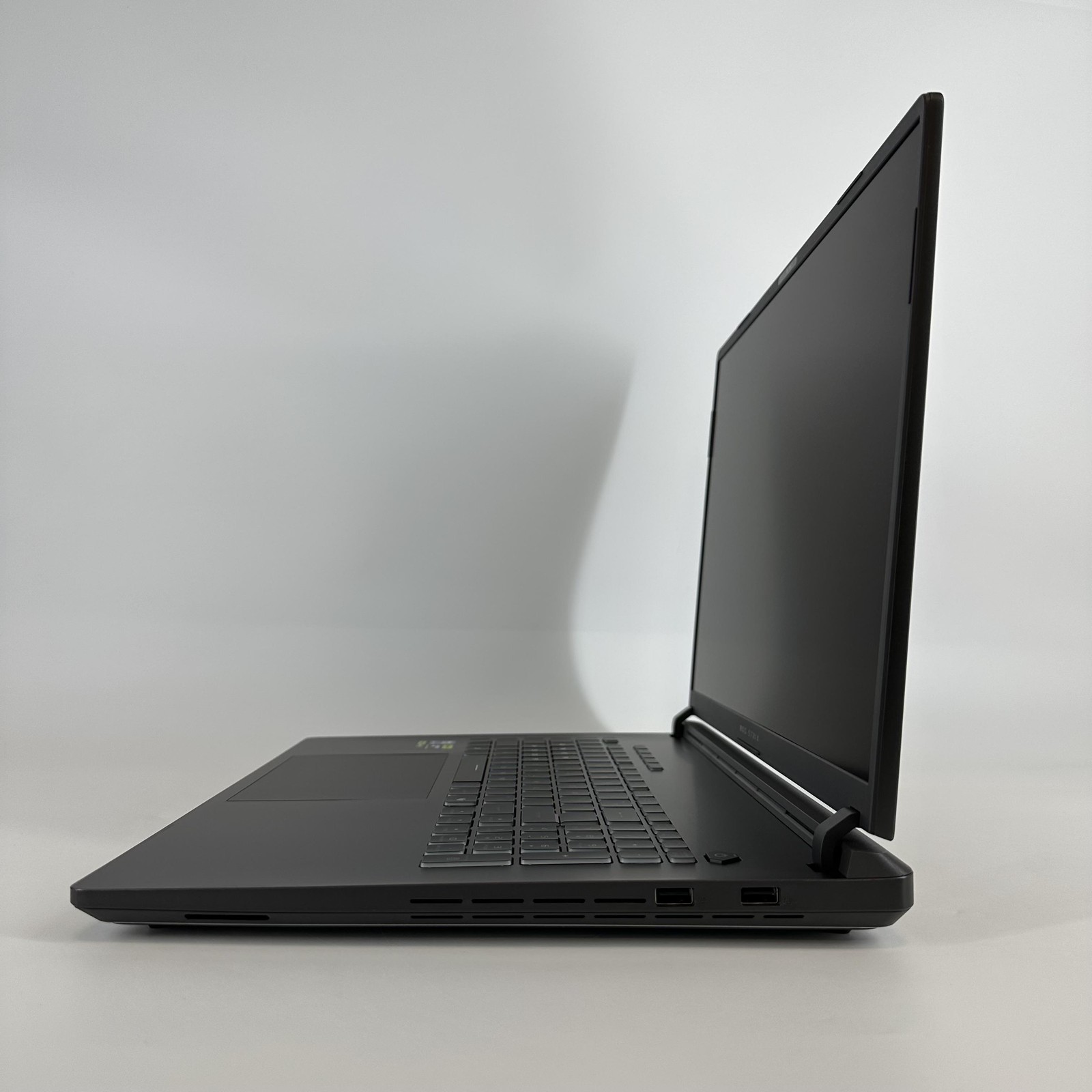 Asus ROG Strix G18 G815 240Hz QHD+ 2.7 GHz Ultra 9 275HX 64GB 2TB SSD RTX 5070