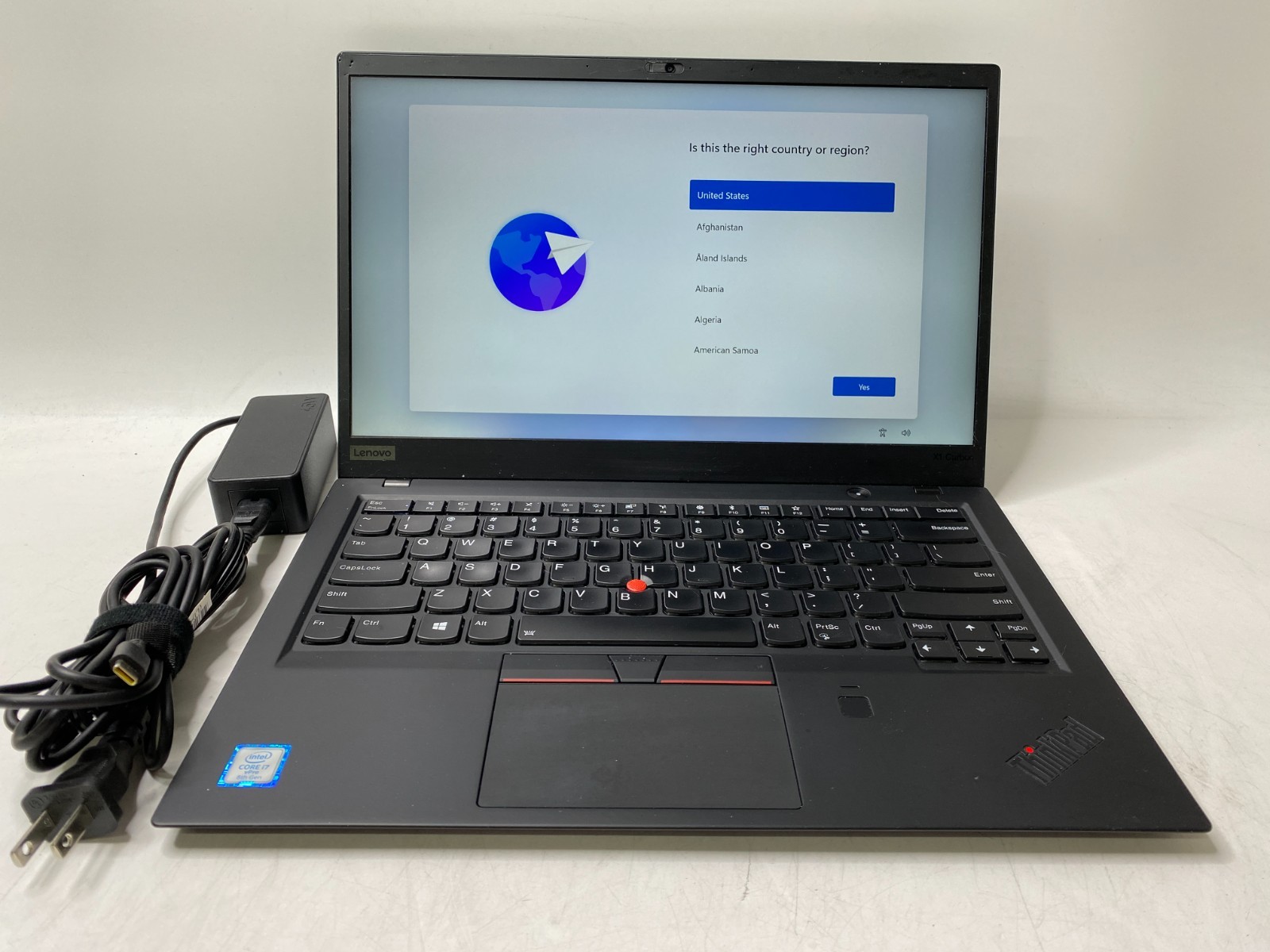 Lenovo ThinkPad X1 Carbon Gen 6 i7-8650U 8GB DDR4 256GB SSD Win11P