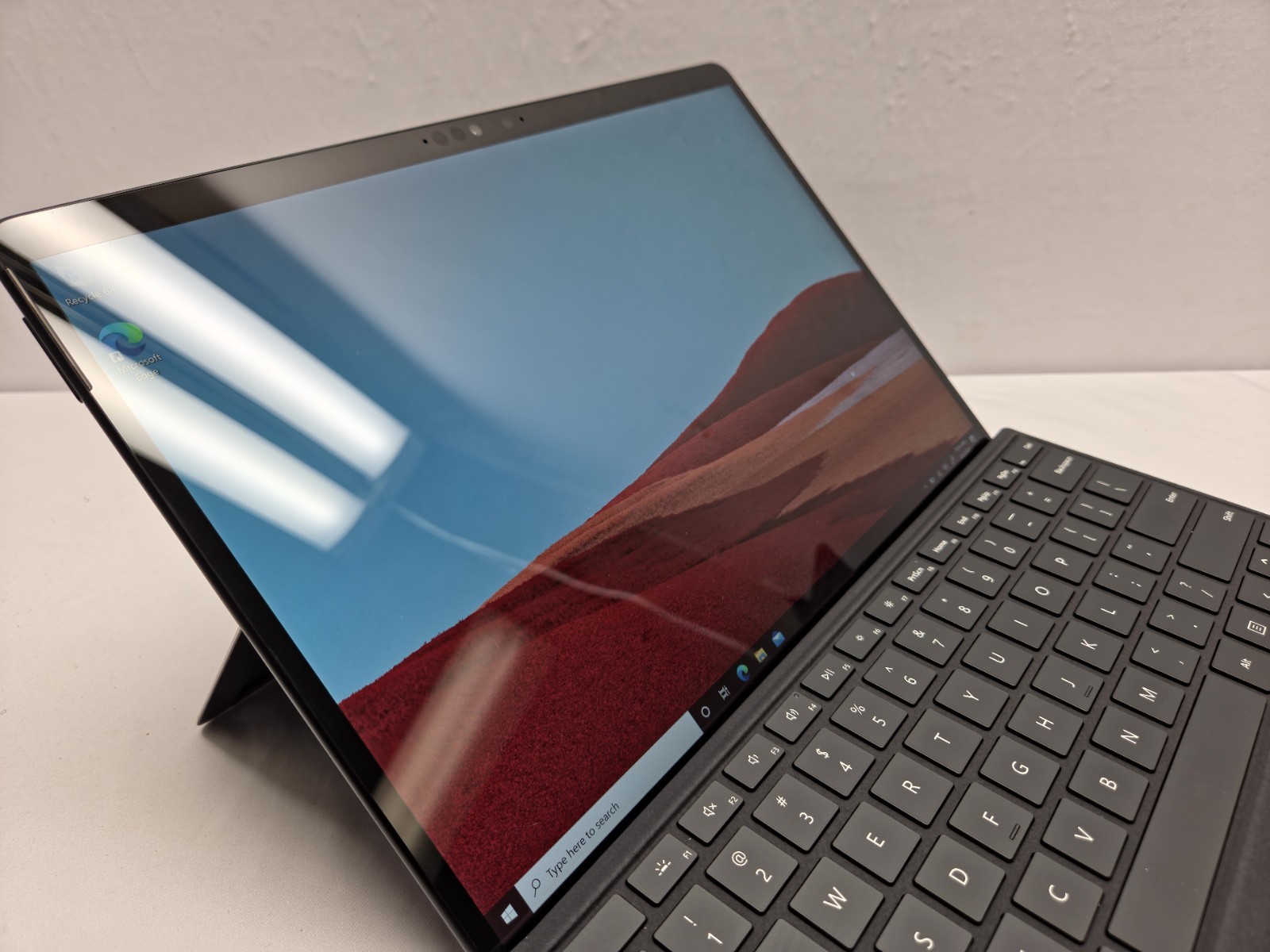 Microsoft Surface Pro X Bundle Microsoft SQ1 8GB RAM 128GB SSD + Docking Station