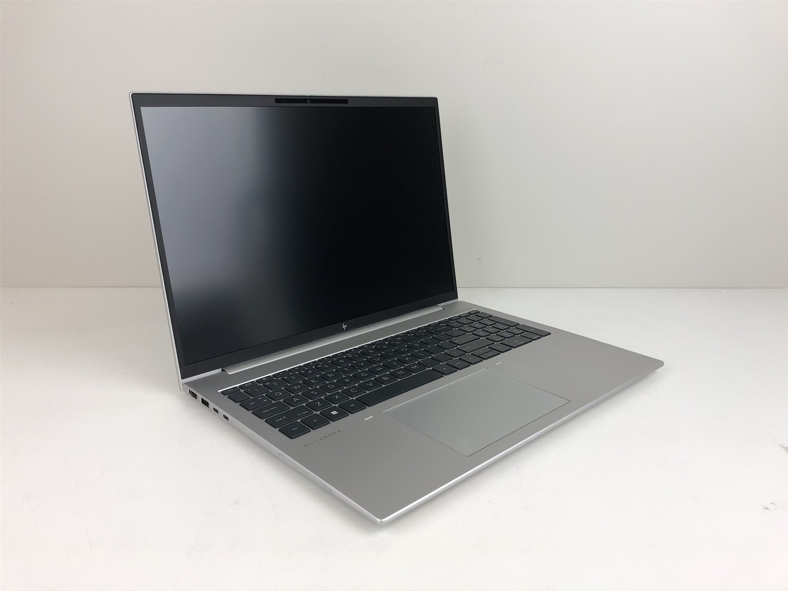 HP EliteBook 865 G10: AMD Ryzen 7 PRO 7840U 3.3GHz – 32GB – 512GB