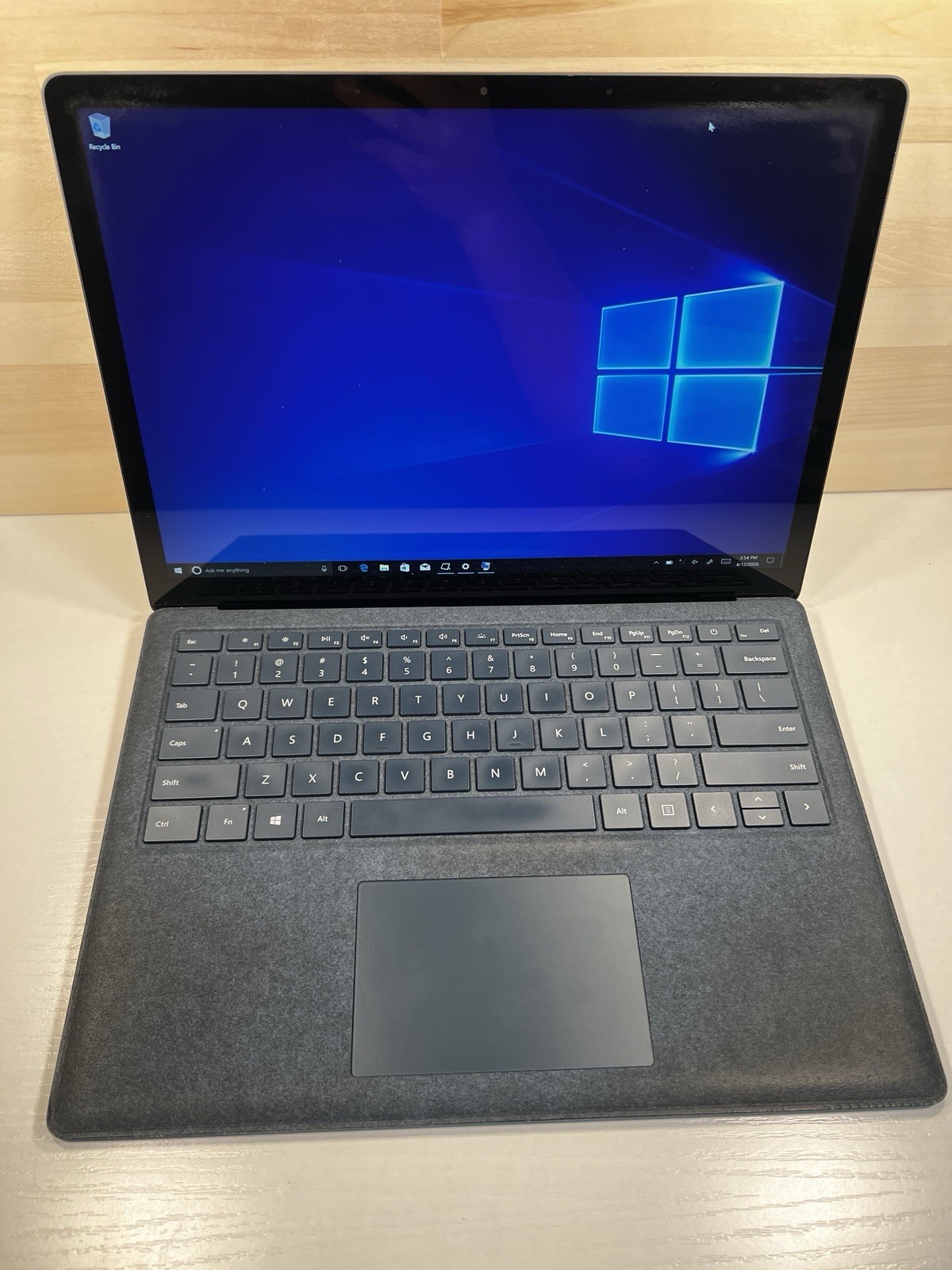 Microsoft Surface Laptop 13.5 inch (256 GB, Intel Core i7 7th Gen., 2.50 GHz,, 8