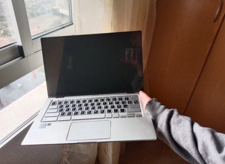 ASUS Chromebook Flip c434t, good condition, silver, 12.5″ screen