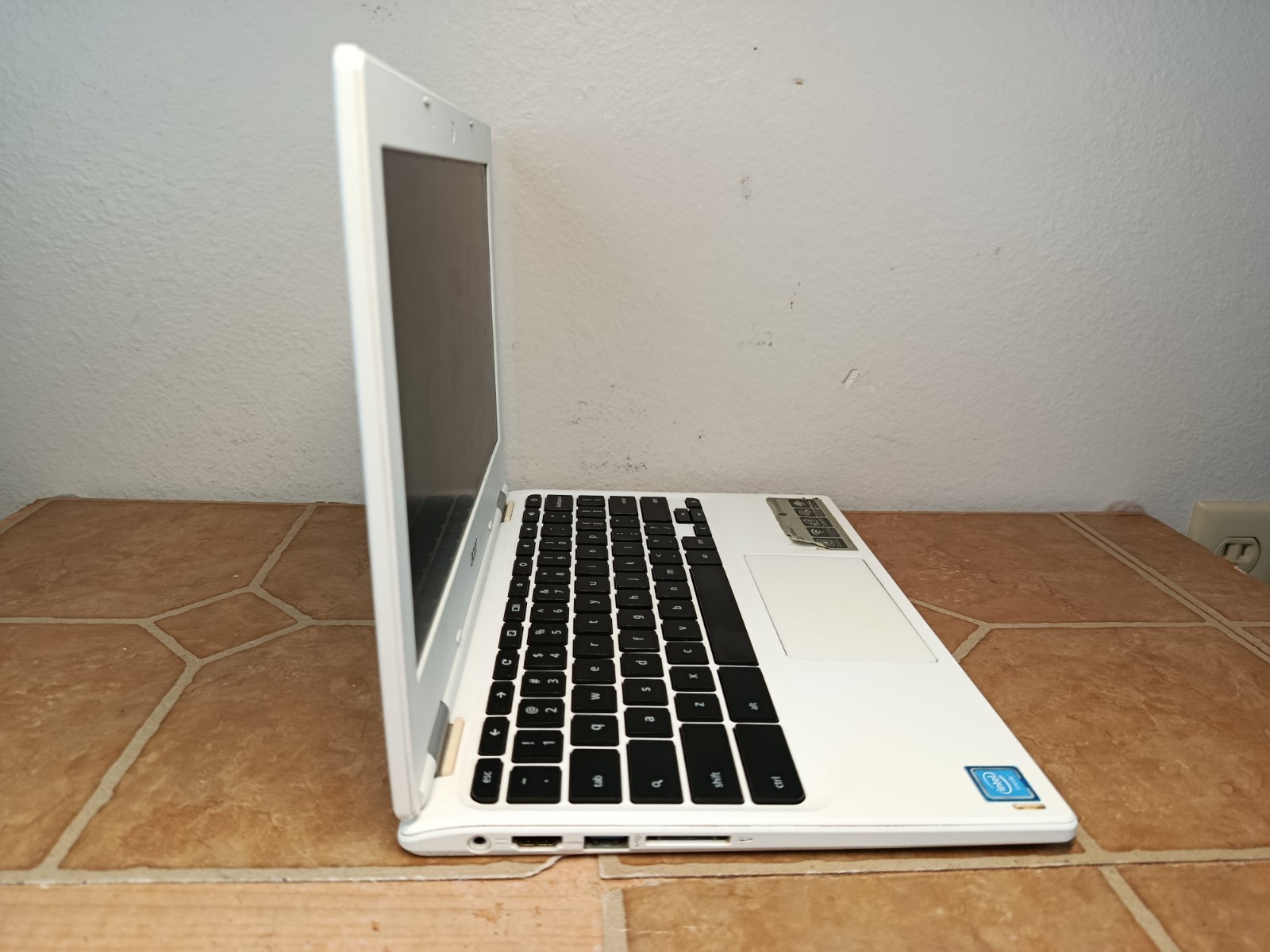 ACER Chromebook CB3-131 N15Q10 w/ Power Adapter Charger White