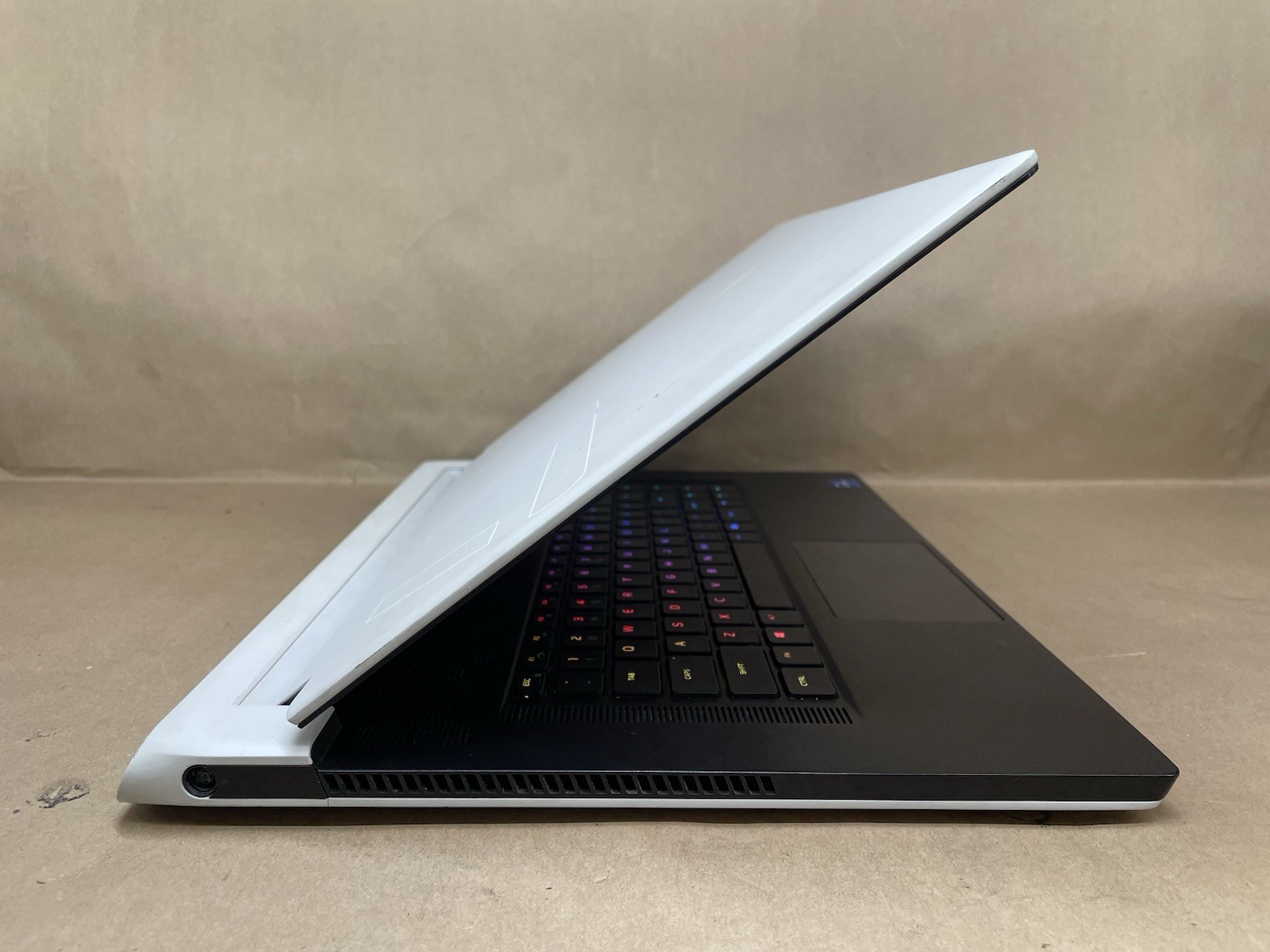 Alienware x17 R1 17.3″ i7-11800H@2.30GHz 16GB RTX3070 1TB SSD Win11