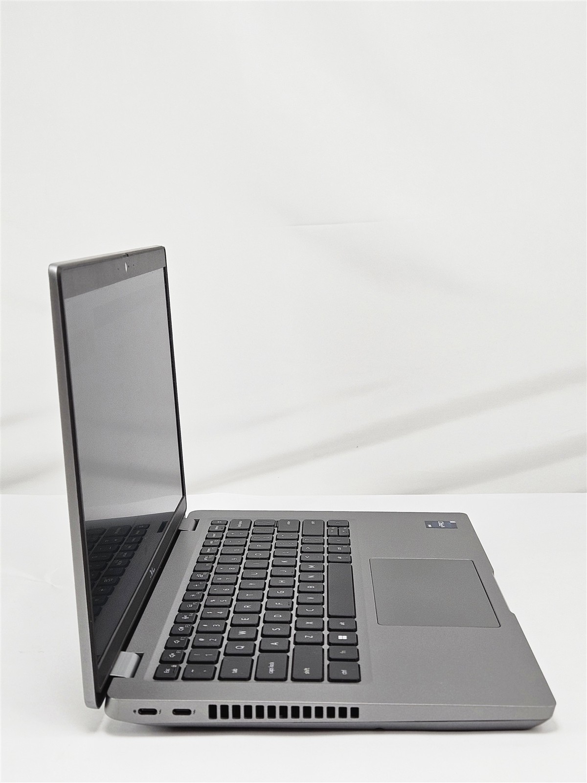 Dell Latitude 5431 Intel Core i7-1270P 16GB 256GB SSD 14″ WiFi 6 Notebook