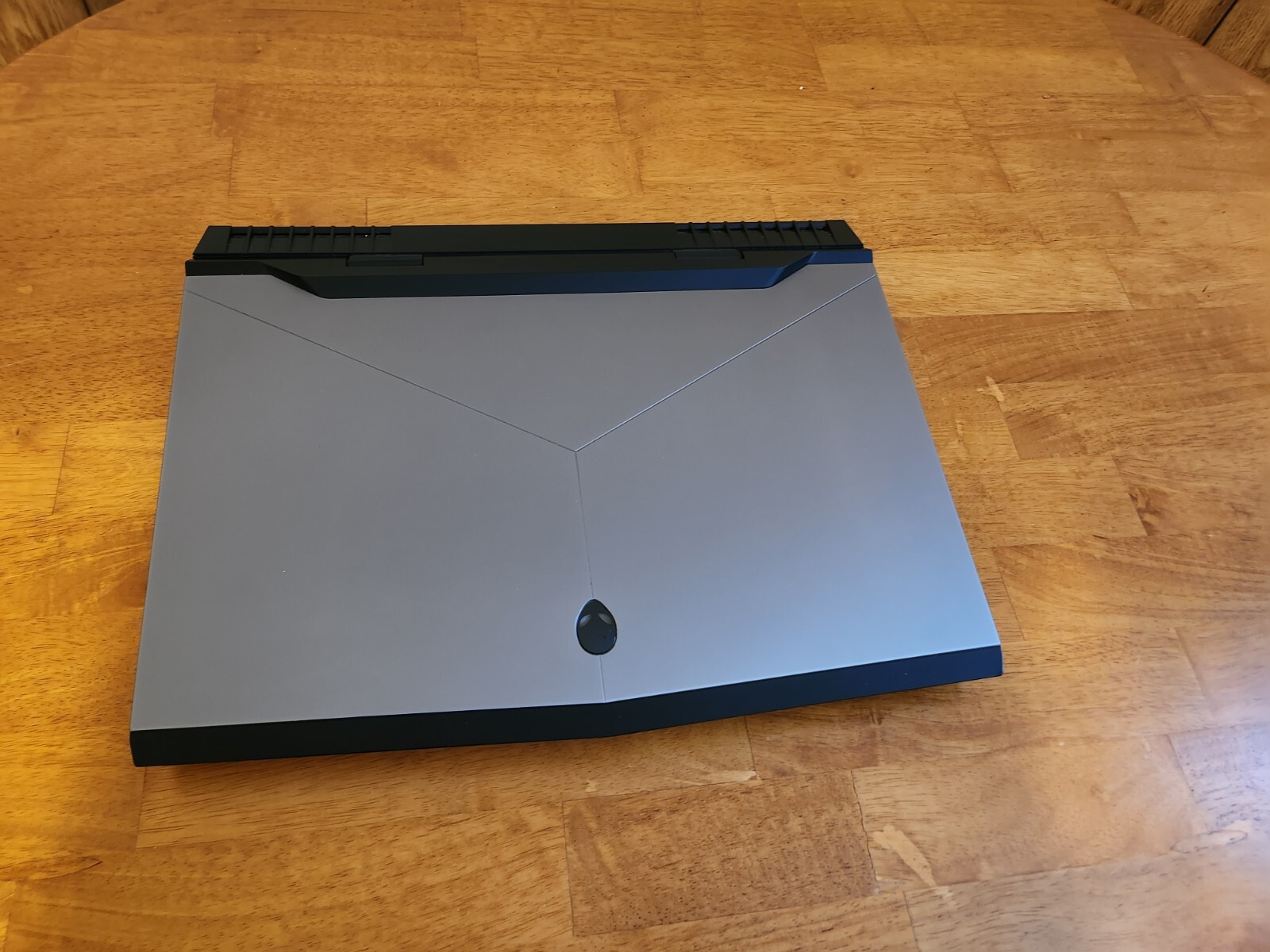 Alienware 17 R4 17″ Gaming Laptop i7-7700HQ 256gb SSD 8GB RAM GTX 1060 (A7517)