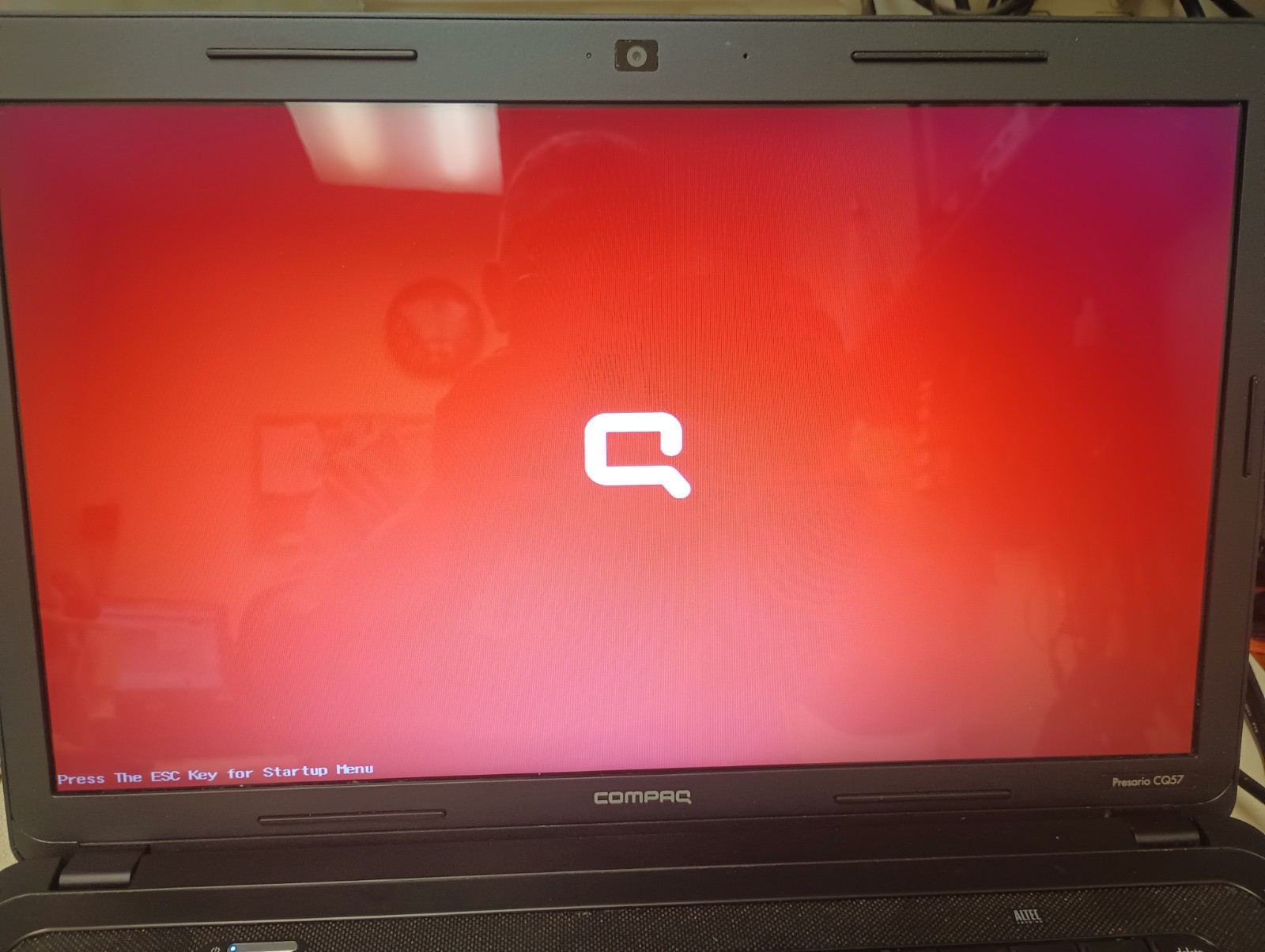 Compaq Presario CQ57-229WM AMD C-50 1.00 GHz 4 GB Ram NO HDD Boot To Bios