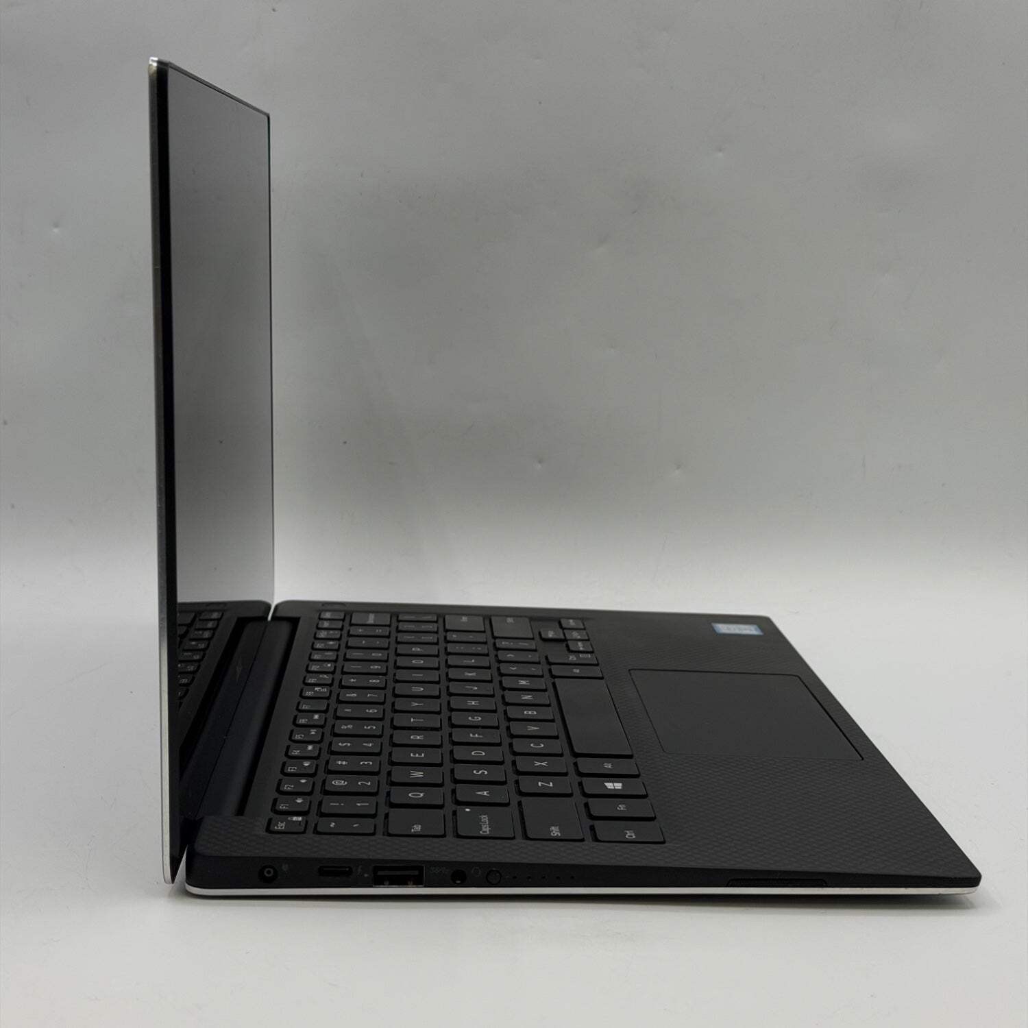 Dell XPS 9360 13.3″ i7-7660u 2.5GHz 16GB RAM 256GB SSD