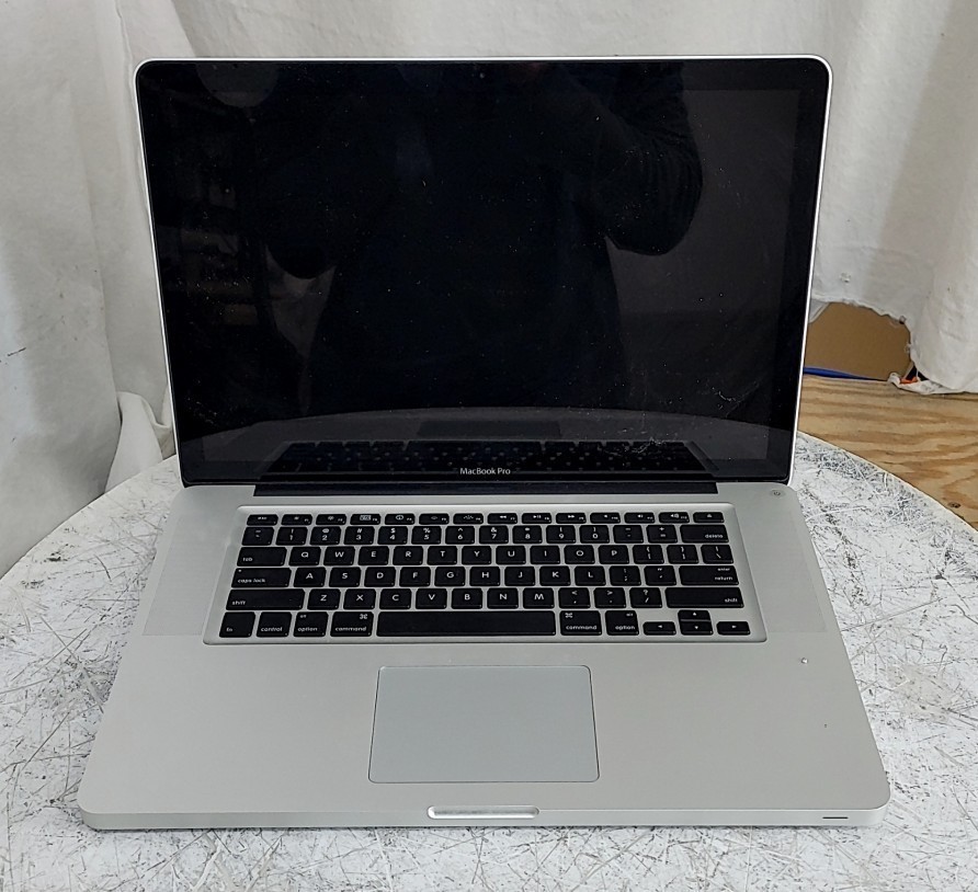 APPLE A1286 MacBook Pro 15″ (EARLY 2011) Core I7-2720QM 4GB 500GB SEE NOTES
