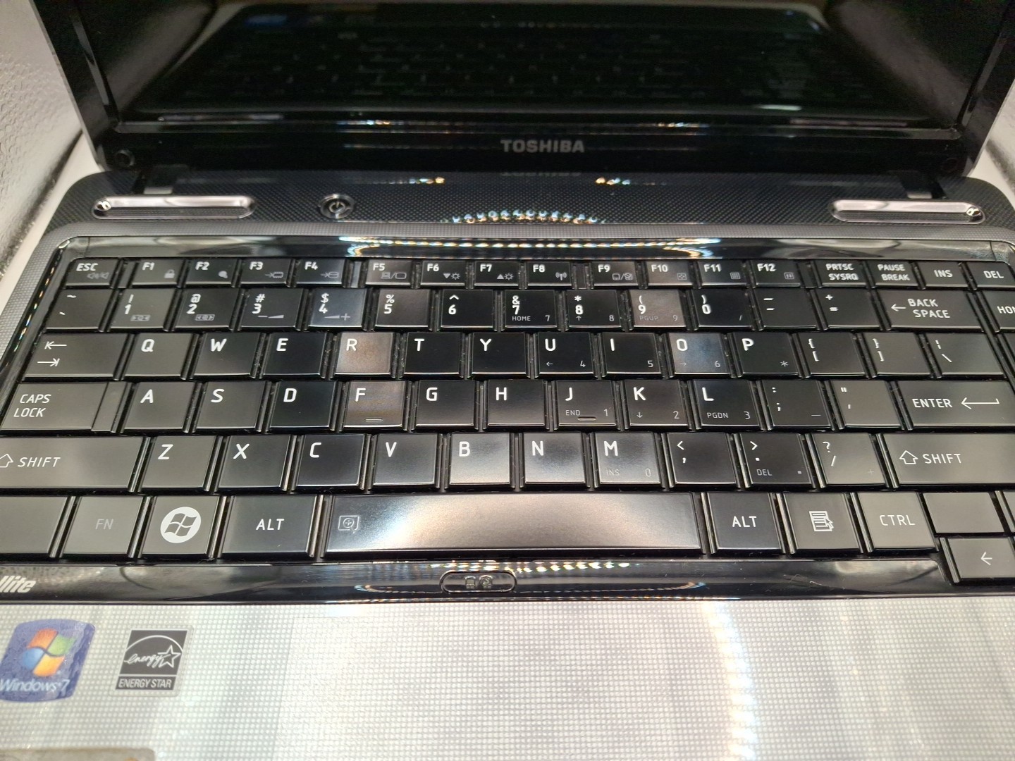 Toshiba Satellite L730 Laptop Core i3-2330 2.20GHz/6GB RAM/640GB HD/Win 10 Pro