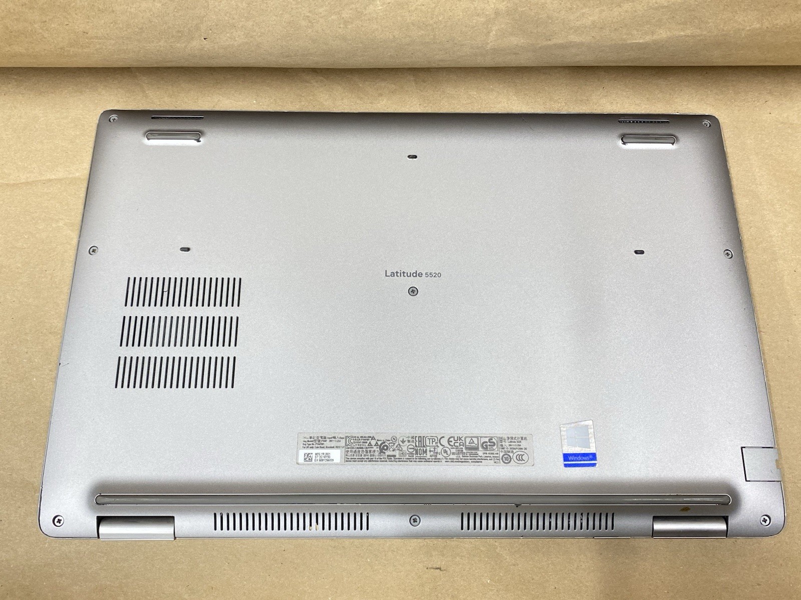 Dell Latitude 5520 – 15.5′ FHD – i5-1135G7 – 8GB – 256GB SSD – Win 11 Pro